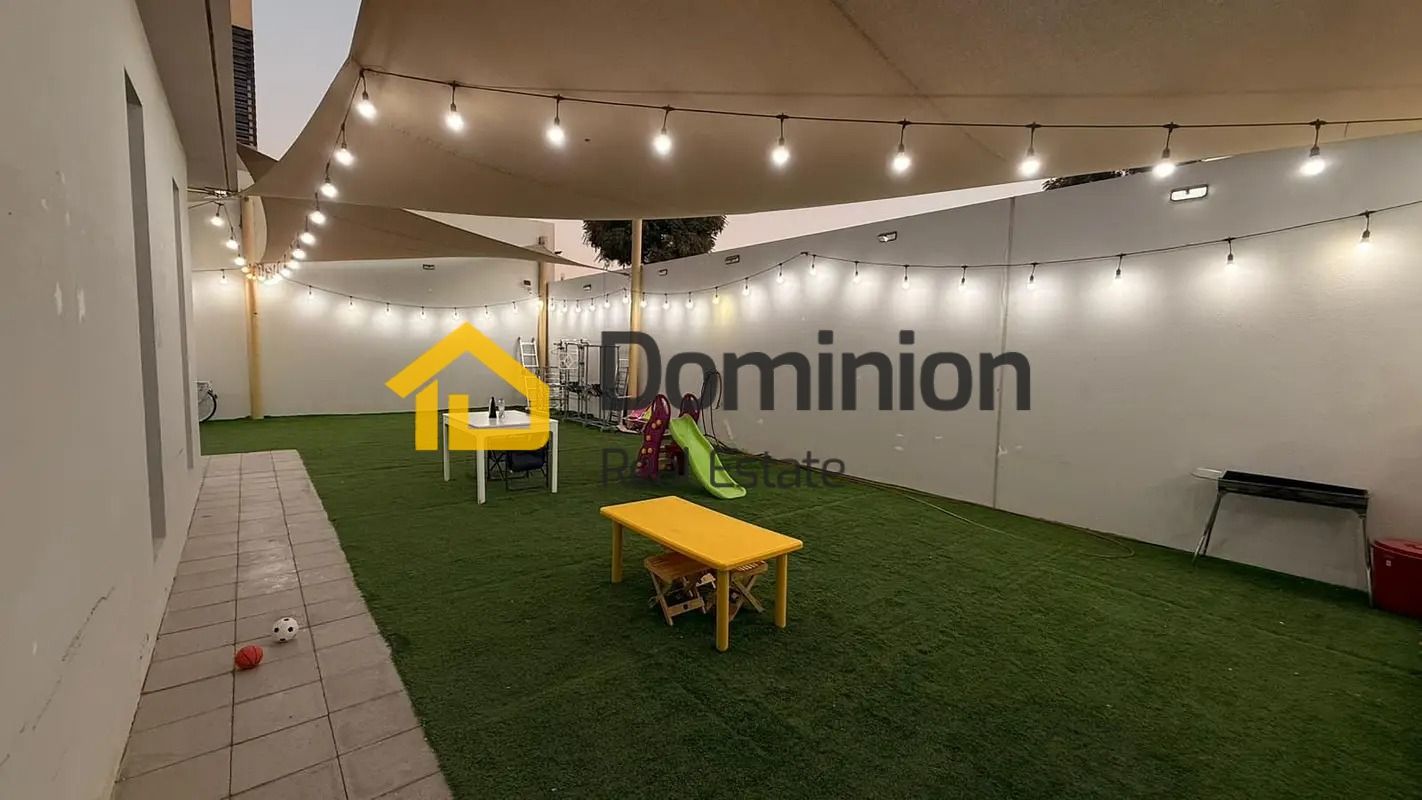 CORNER UNIT | HIGH FINISHING | READY TO MOVE |