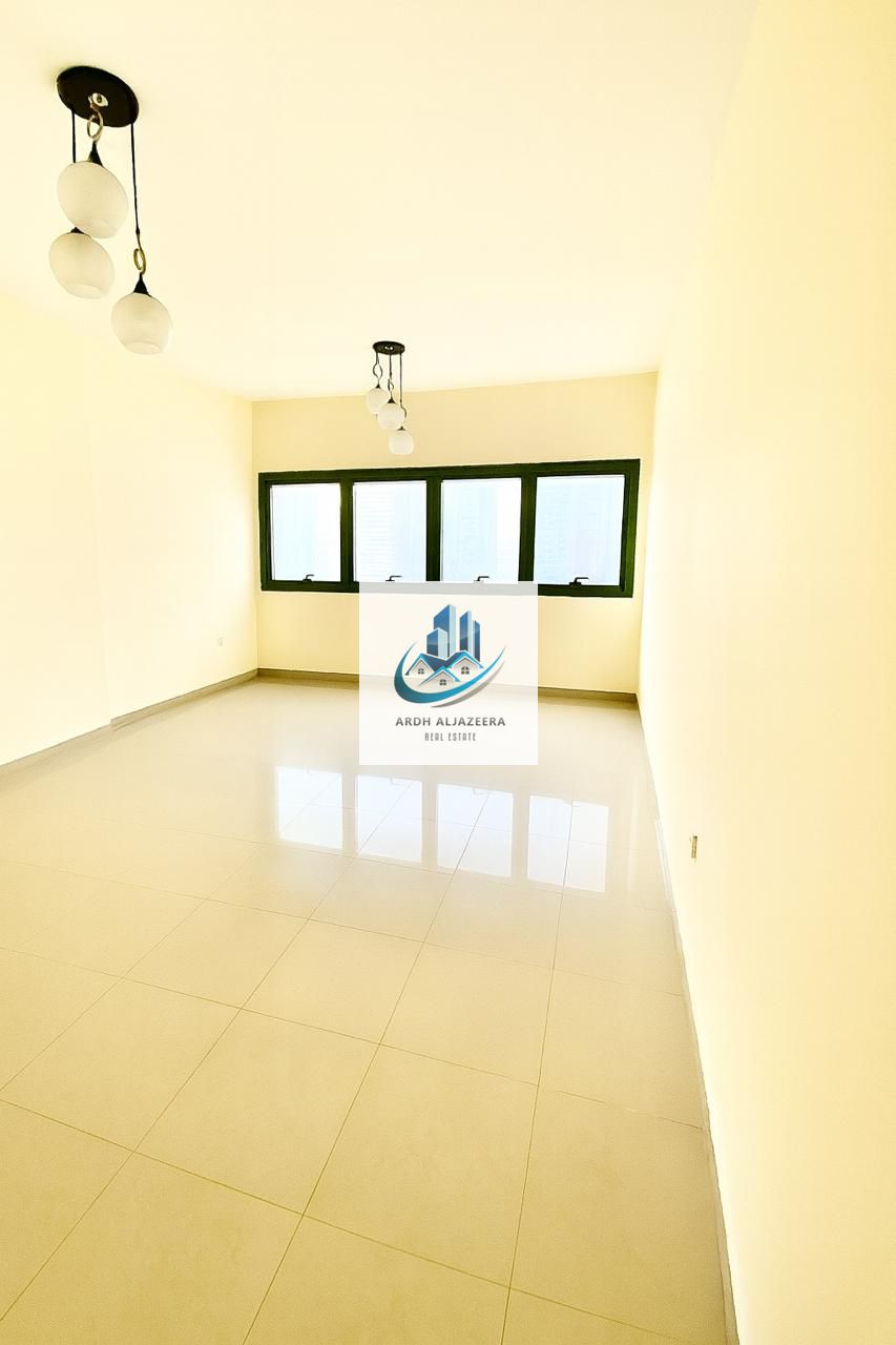 Spacious 1 bhk aprtment worth separate hall in family building with open view
