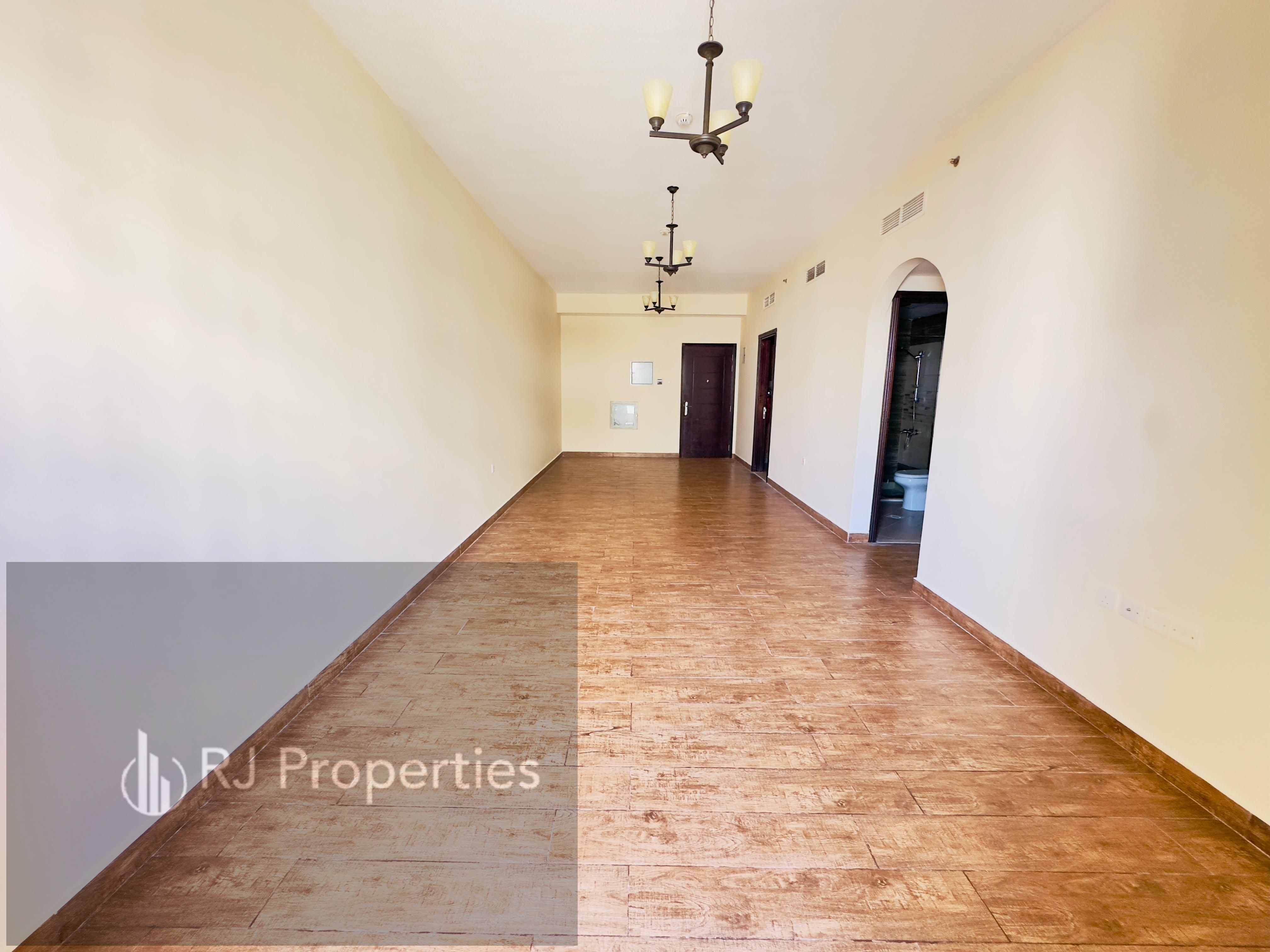 No Deposit Luxury Huje Spacious Appartment Wooden floor Open view With Balcony