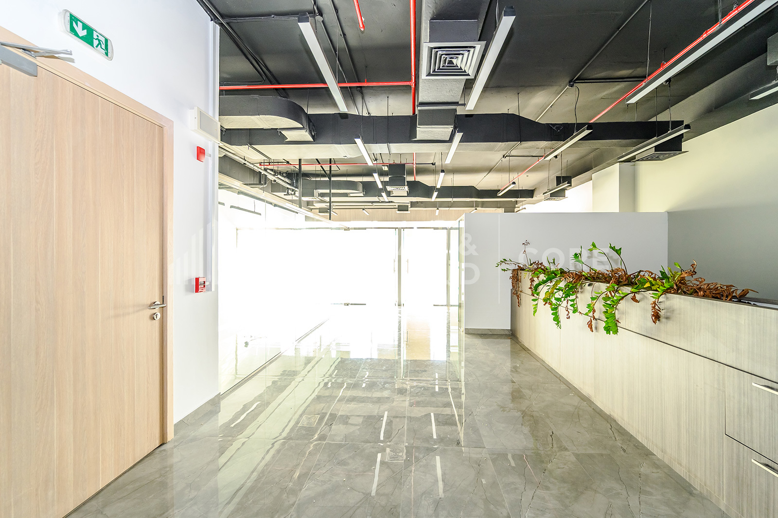 Corner Office | Semi-Fitted | Chiller Free