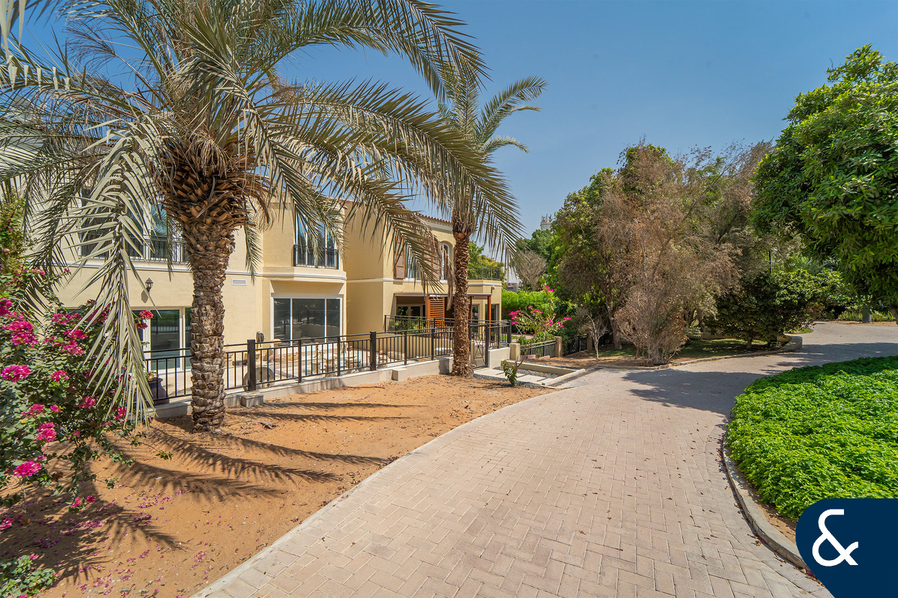 Vacant Townhouse | Amazing Location | GCMC