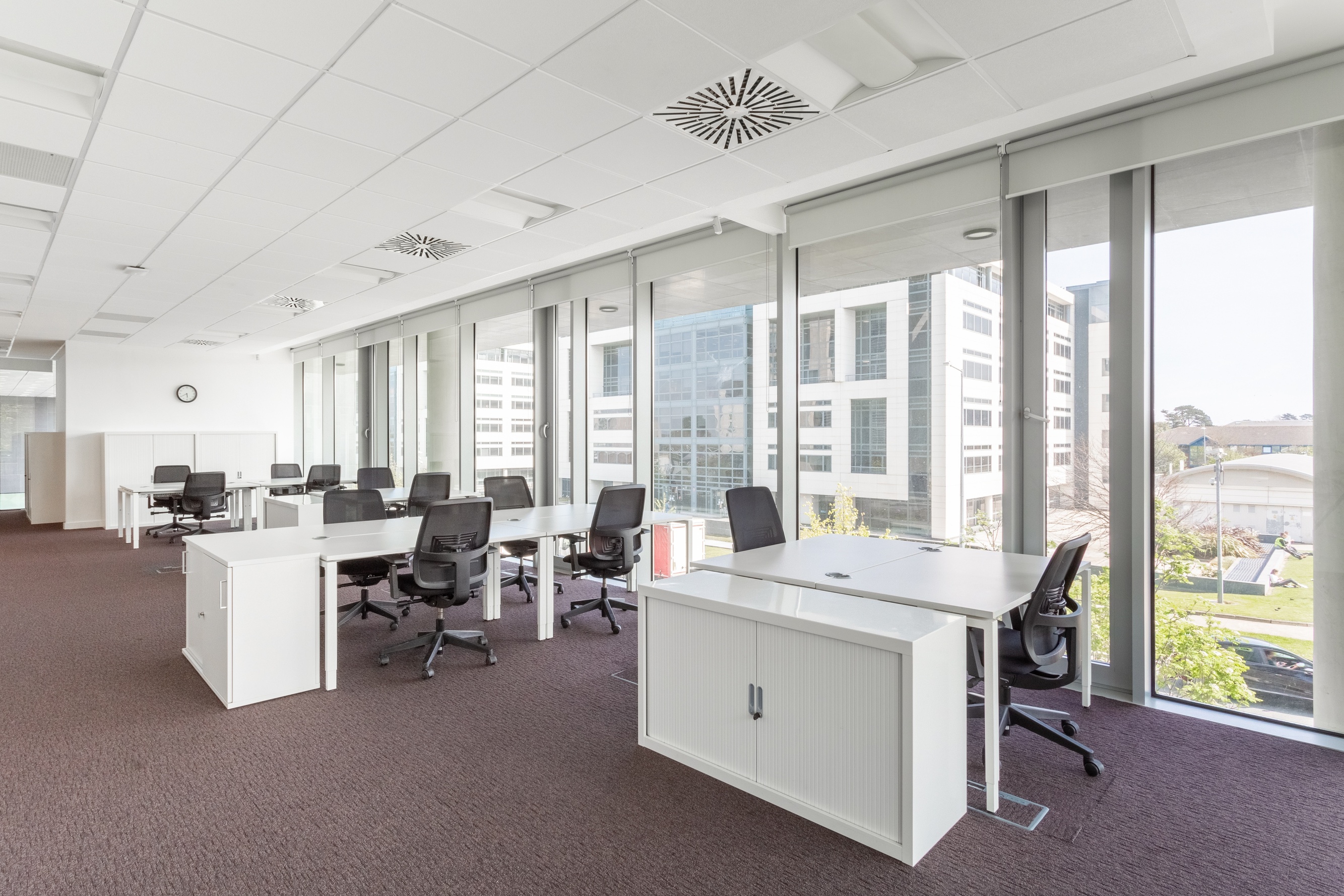 All-inclusive access to professional workspace for rent for 5 persons in Dubai, Empire Heights Abu Dhabi Area