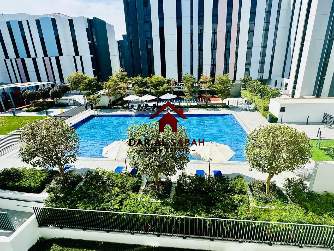 Beautiful studio with pool and gym with covered parking you ready to move