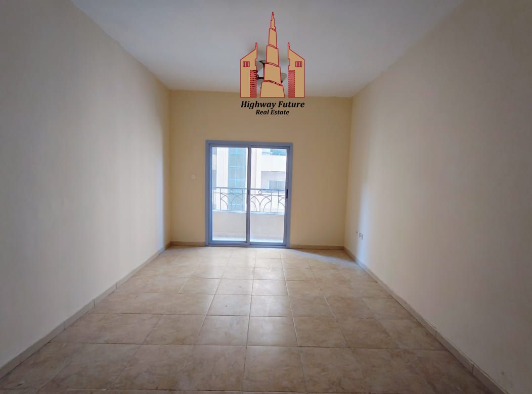 Spacious 2BHk apartment with wardrobes, Balcony & Close Hall