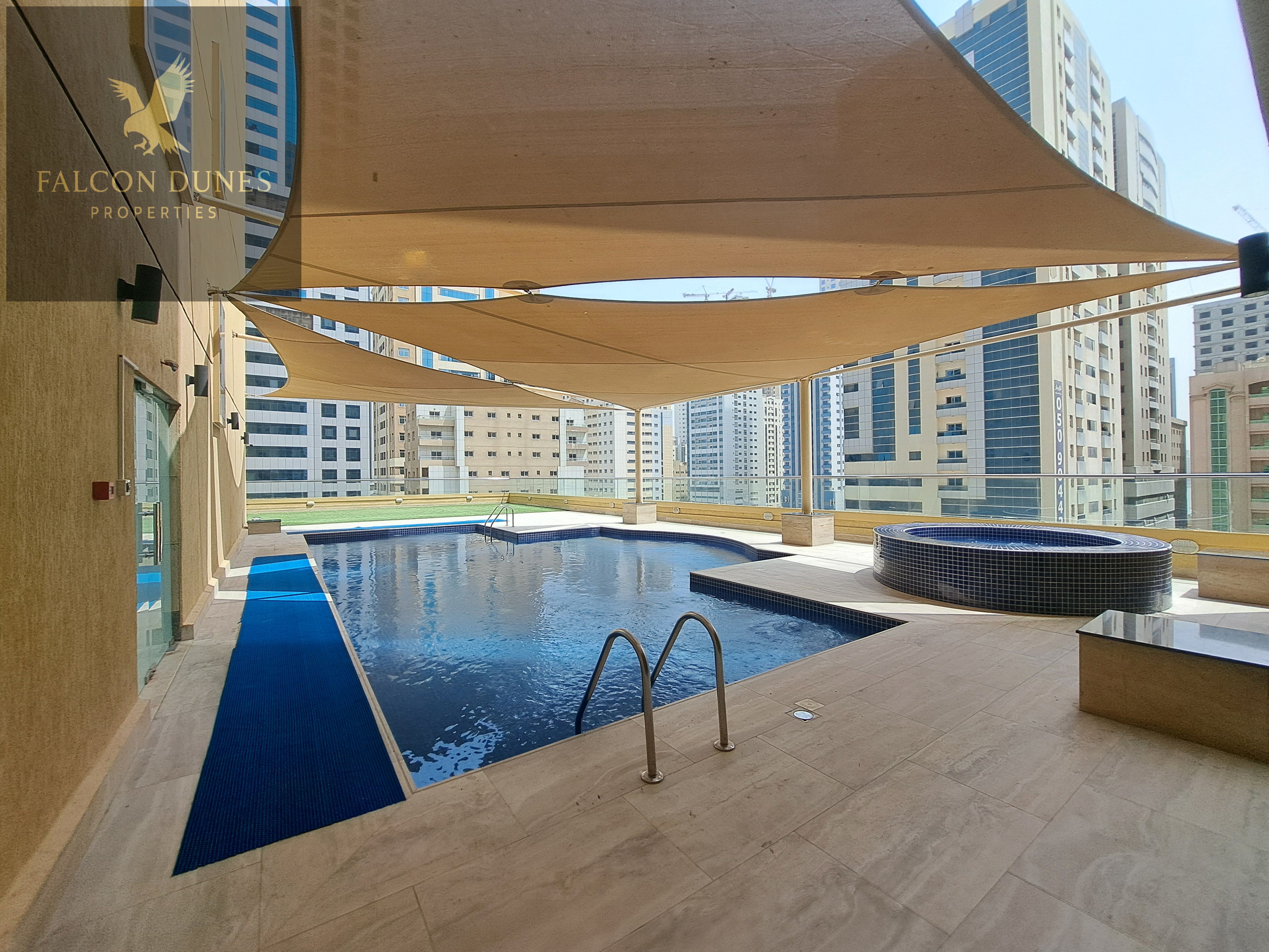 Luxury 3-Bedroom Apartment | 2 Masters | Sea View | Free Parking, Gym & Pool