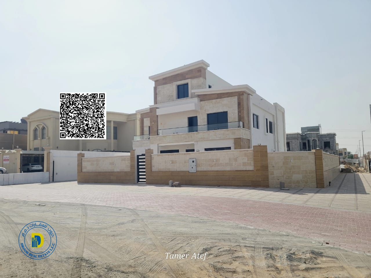 For luxury lovers,a corner villa with 8 rooms, pool and a roof, super deluxe finishing, in AL Yasmin, freehold , with bank financing