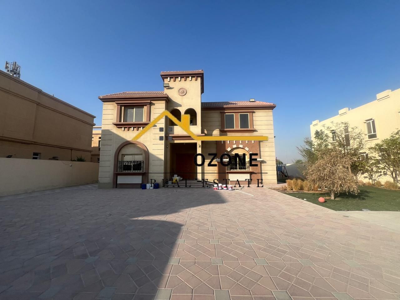 Specious Huge 5-Bedrooms villa For Rent in Al Noaf