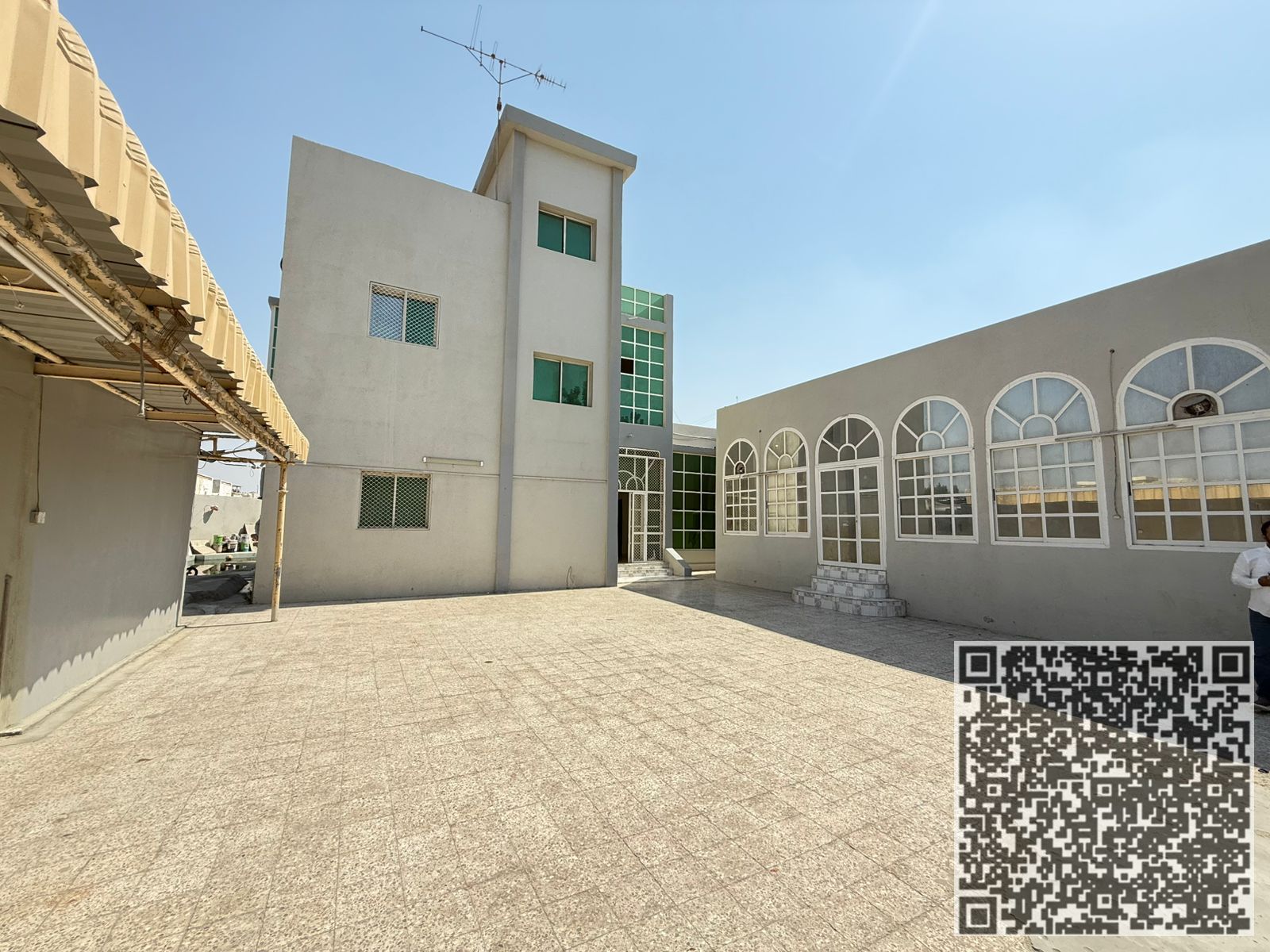 BEAUTIFUL 10 ROOMS VILLA AVALABLE FOR SALE IN GHAFIA SHARJAH