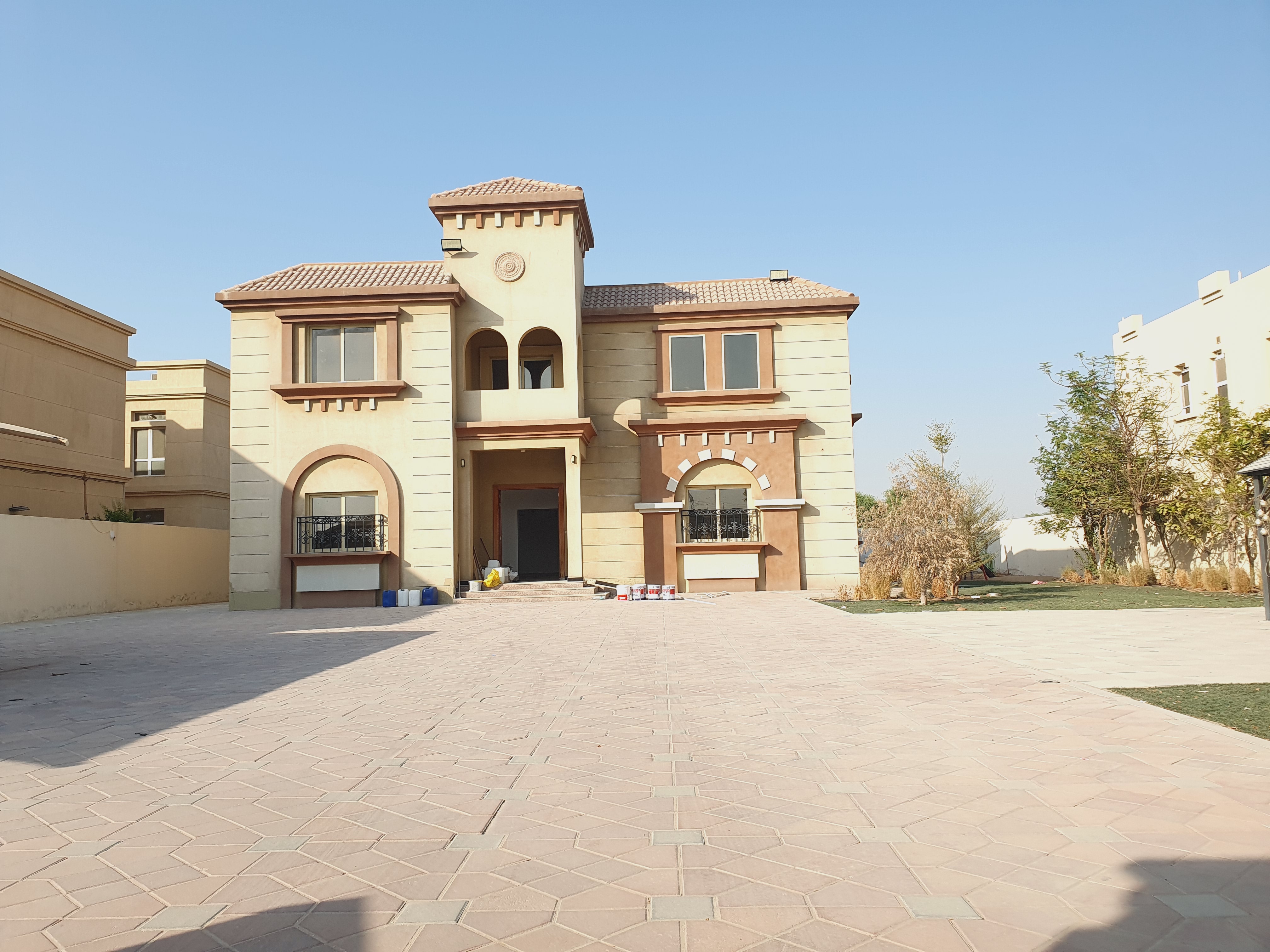 5 badroom villa with maid room and driver room and kids play area price 180k