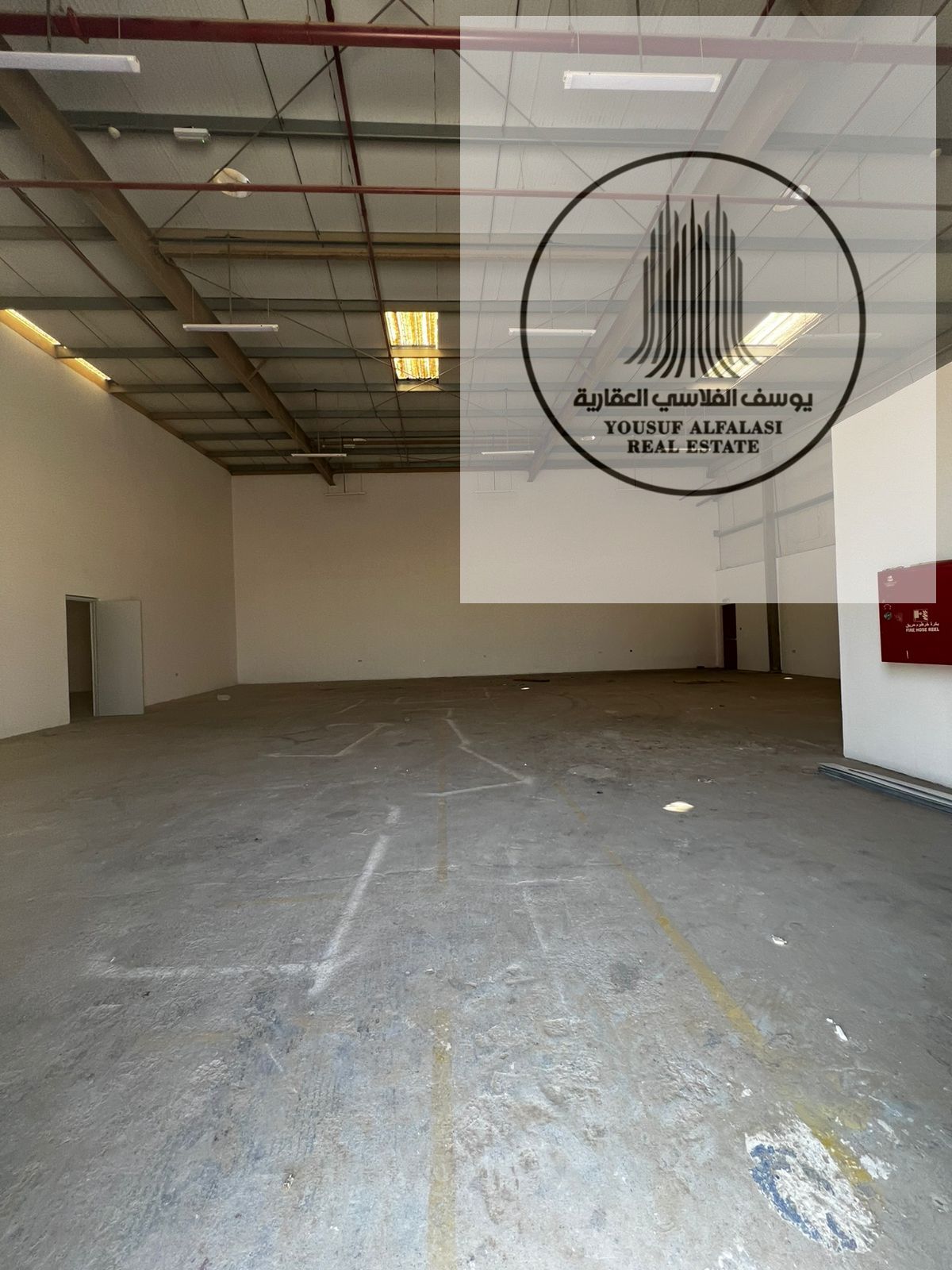 For rent in Umm Al Quwain, a 3,000-square-foot warehouse with 15 kilowatt electricity. Rent is 120,000, ready for delivery