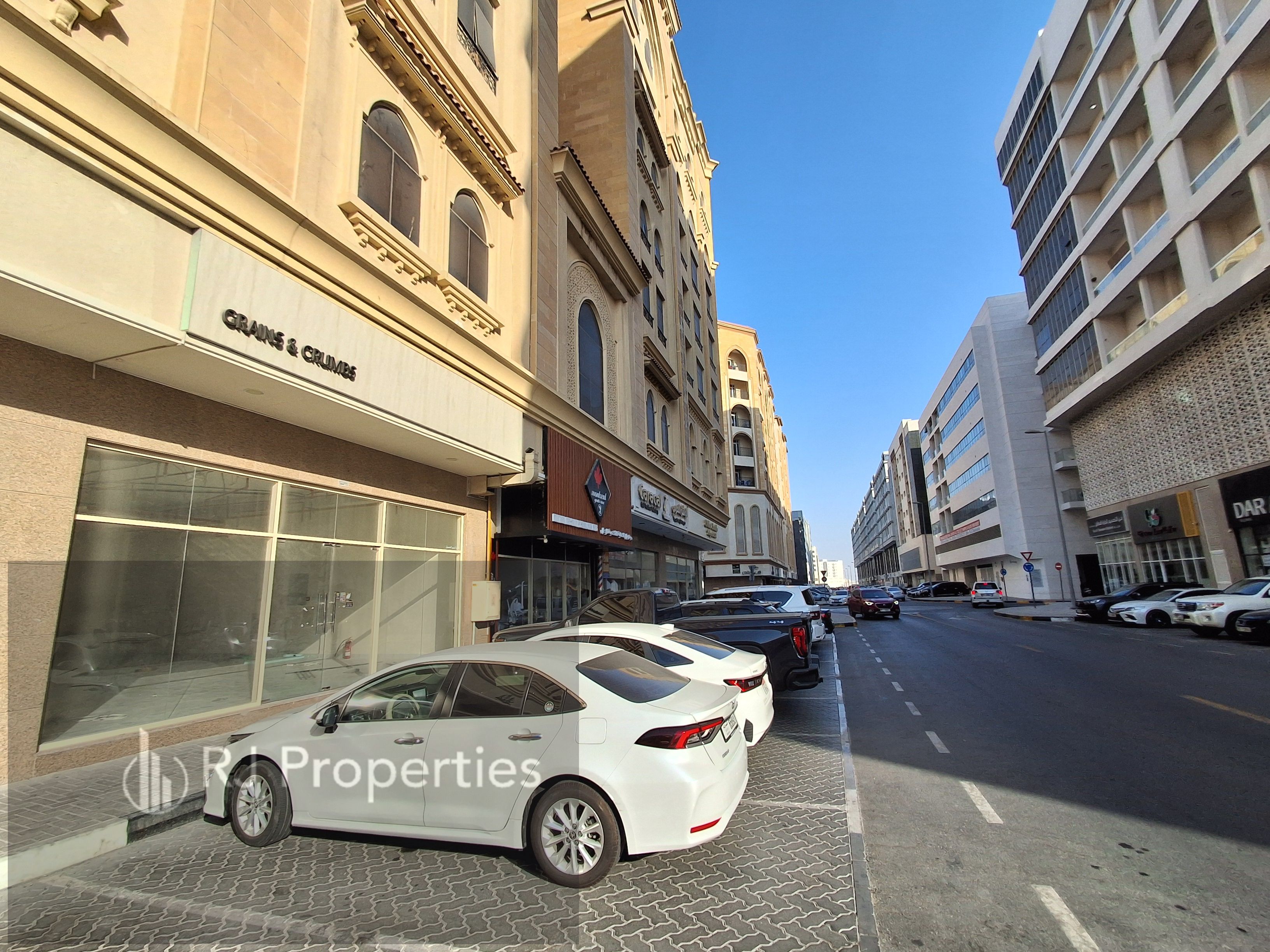 Prime location - family area - Rood side - suitable for all kind of business