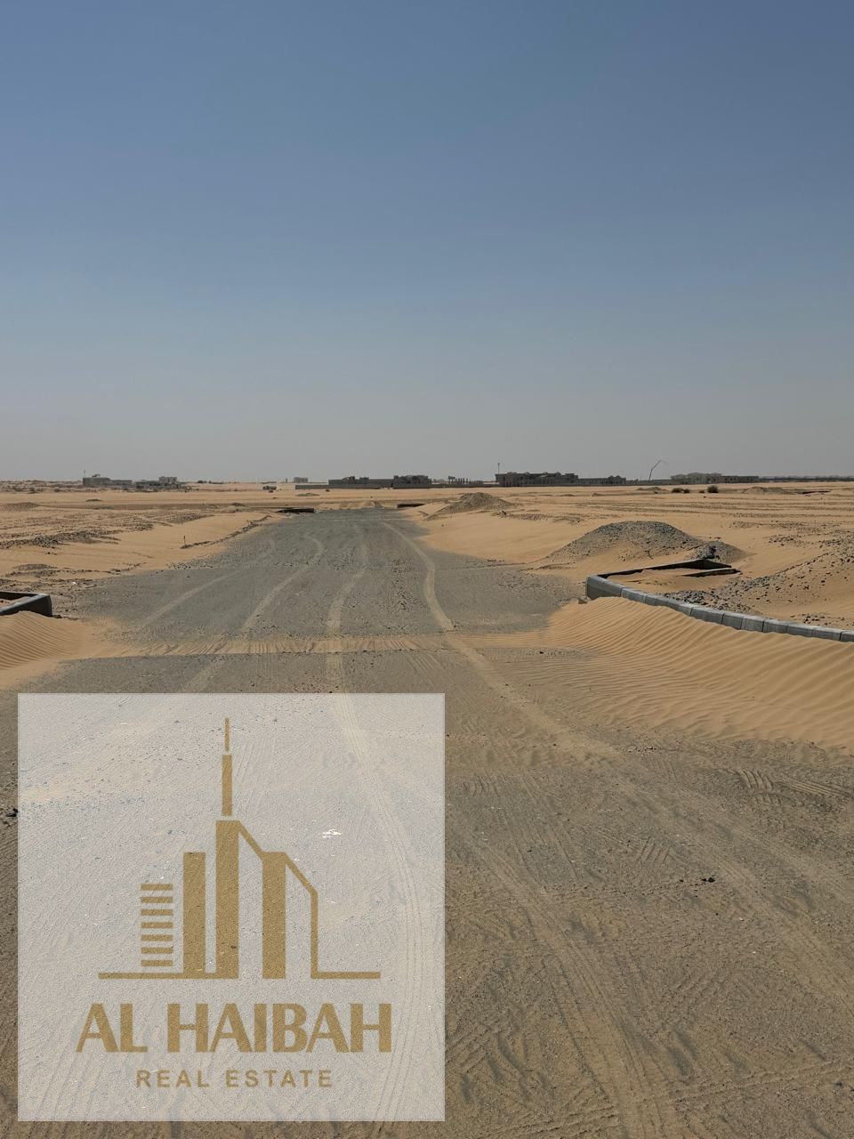 For sale: Commercial plot of land in Sharjah, Al Blida 1 area, very special location and price, close to services.