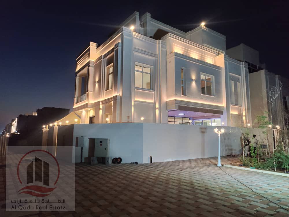 Luxury villa for sale, 5 rooms, swimming pool and roof in Al Helio 2
