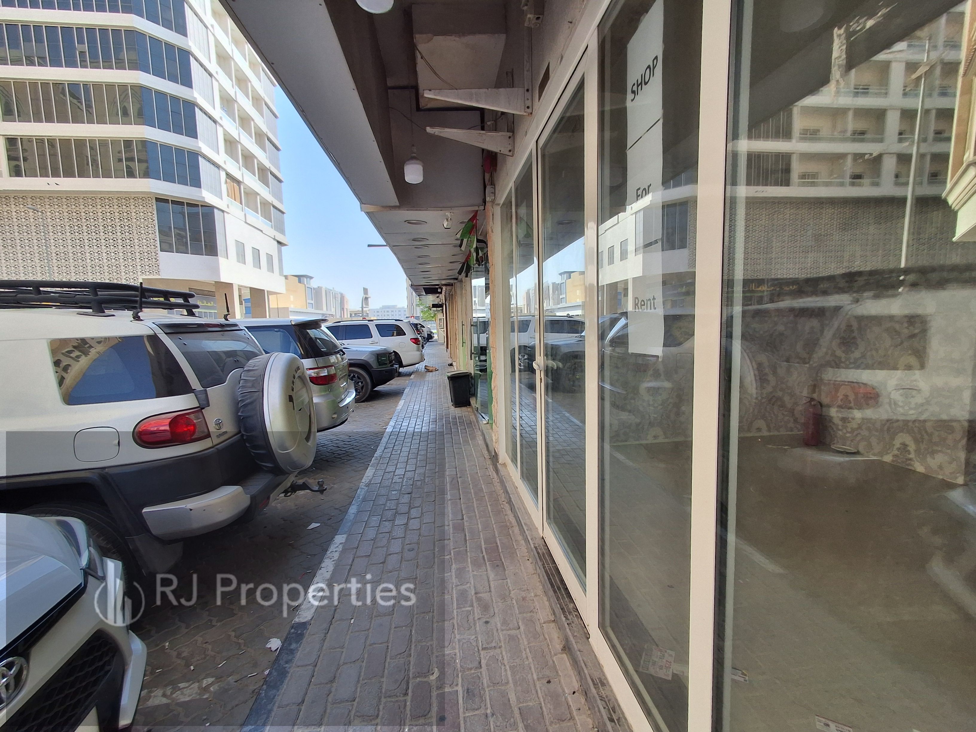Prime location - family residential area - rood side - suitable for all kind of business