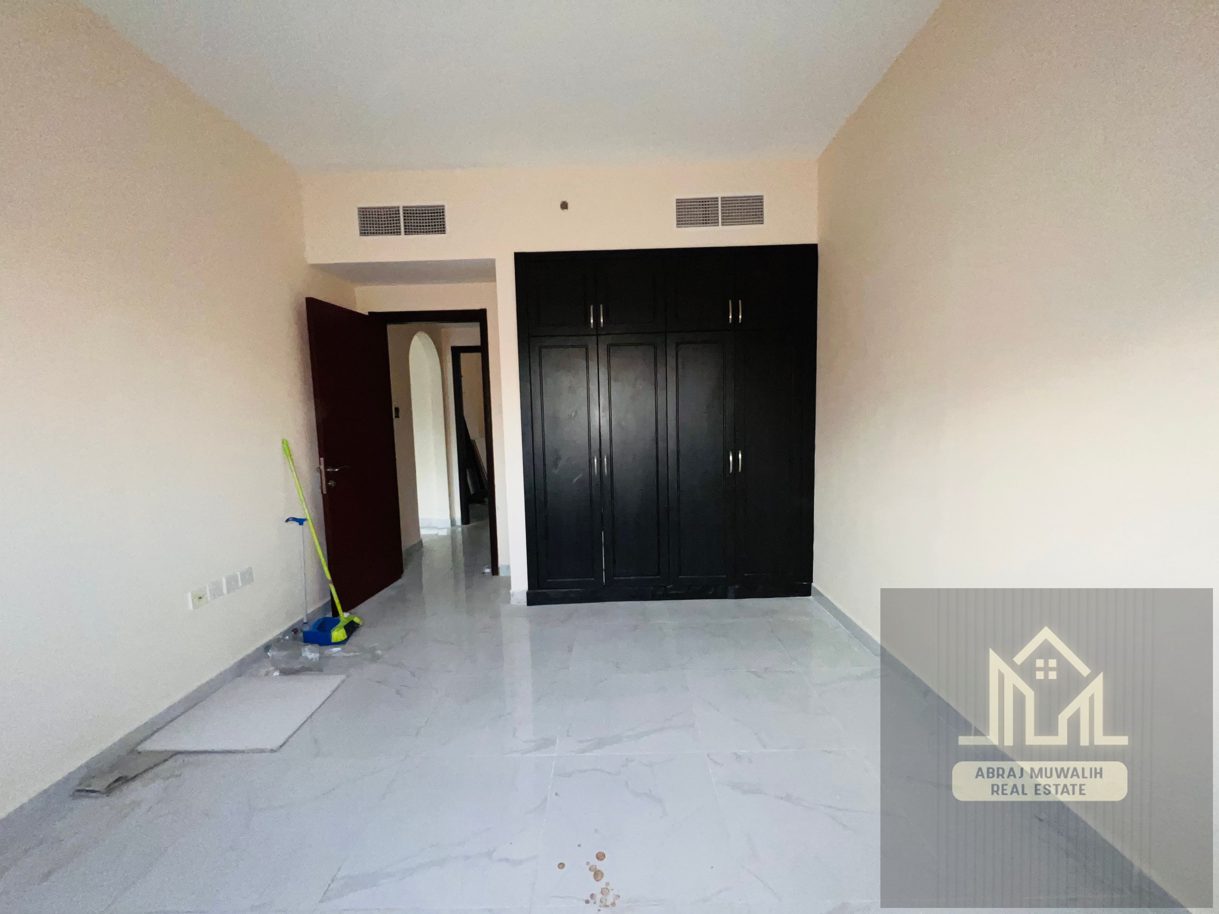12 CHECK PAYMENT // WEAKEND HOT OFFER \\ FAMILY AREA \\ COVERED PARKING