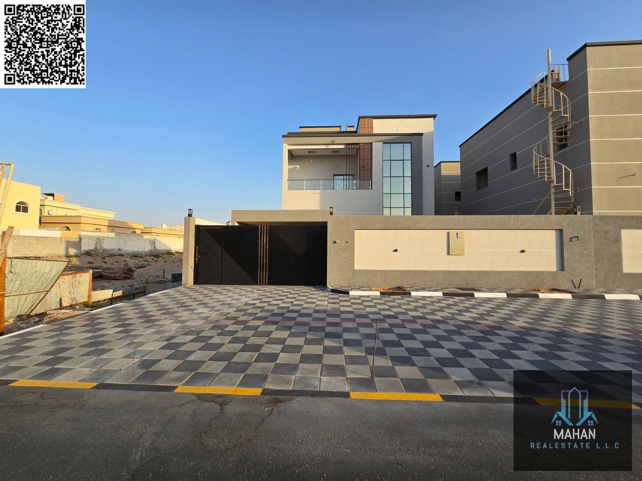 LUXURY 5 bedroom with Roof villa with central ac . Al rawda 2