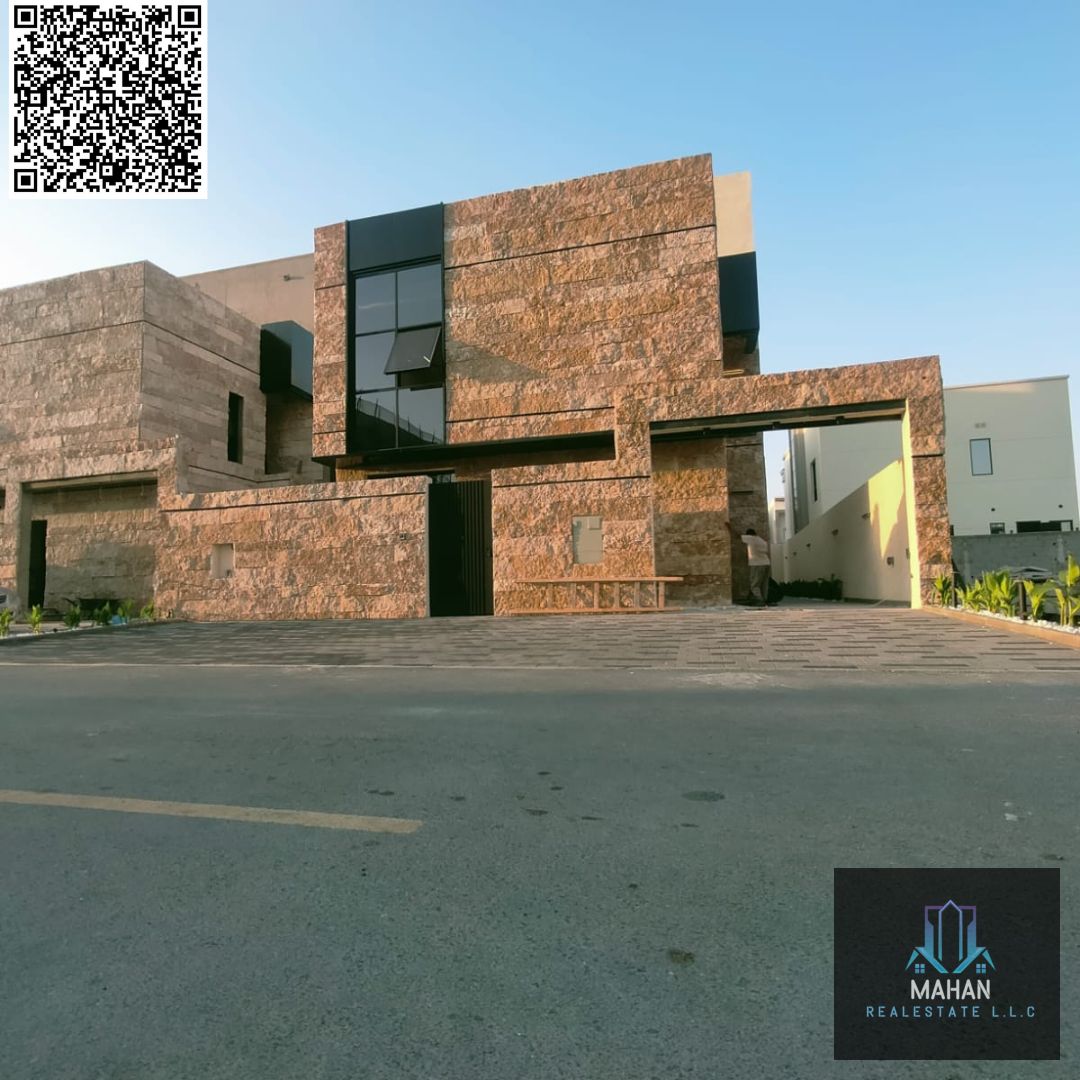 Villas for sale next to each other Classic ground floor, first floor, and roof Five master bedrooms, a living room, a sitting room, a main kitchen, a