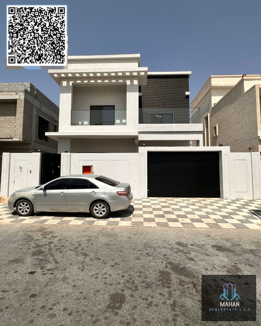 5 bedroom villa majlis hall land 3014 square feet bulit 3200 square feet price 1.750 million