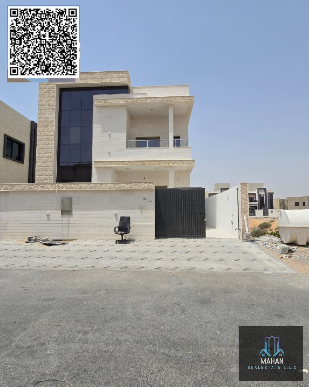 4 bedroom villa majlis hall land 3014 square feet good looking vill