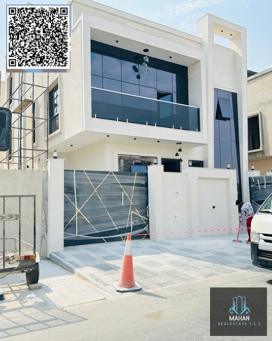 7 bedroom villa majlis hall land 3014 square feet with swimming pool and lift and a. c including
