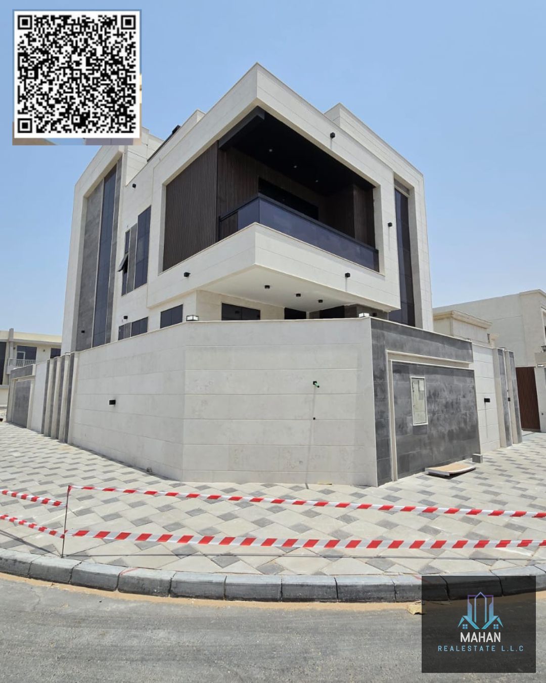 4 bedroom villa majlis hall land 3014 square feet with swimming pool