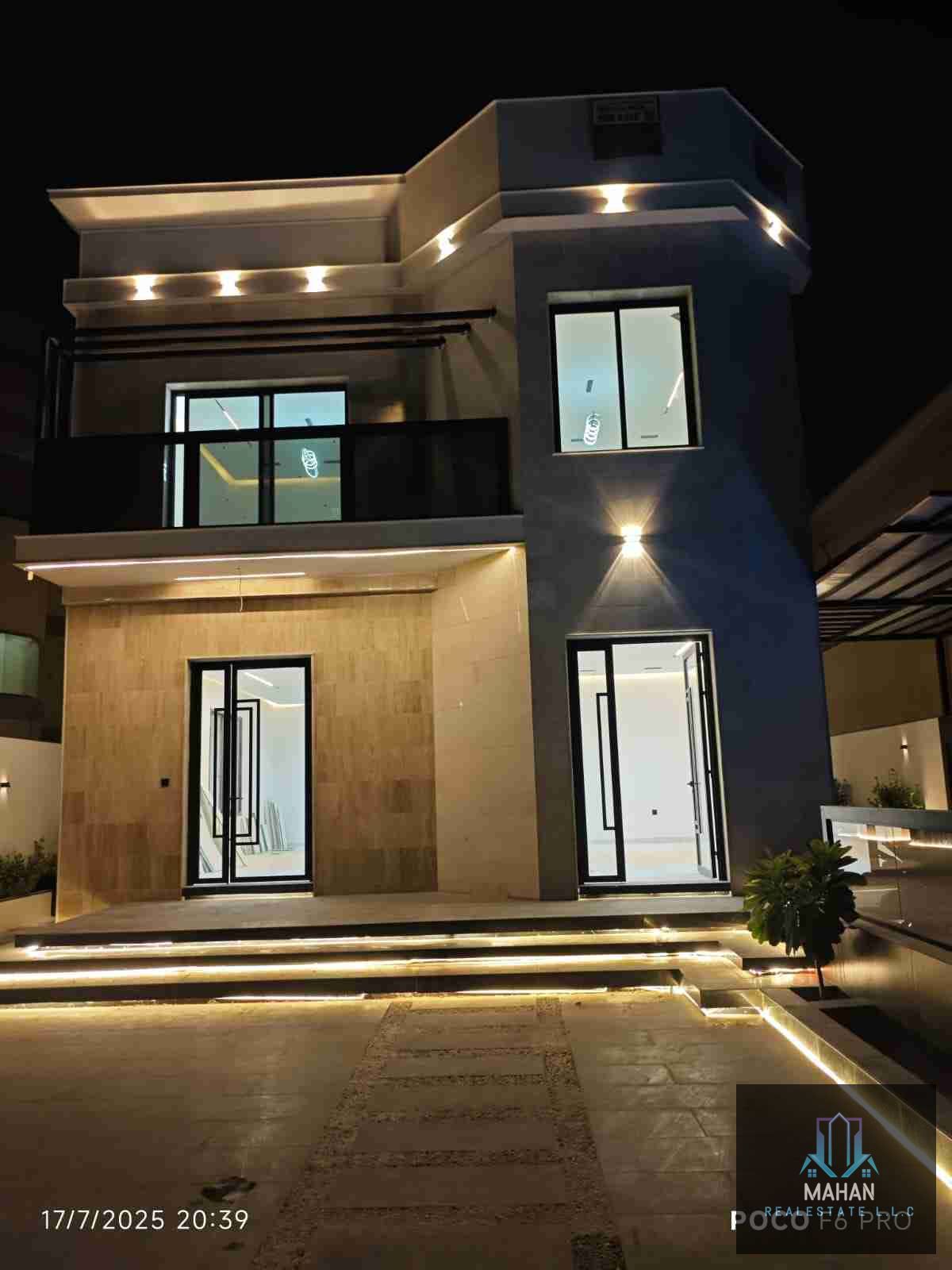 5 bedroom villa hall majlus with roof