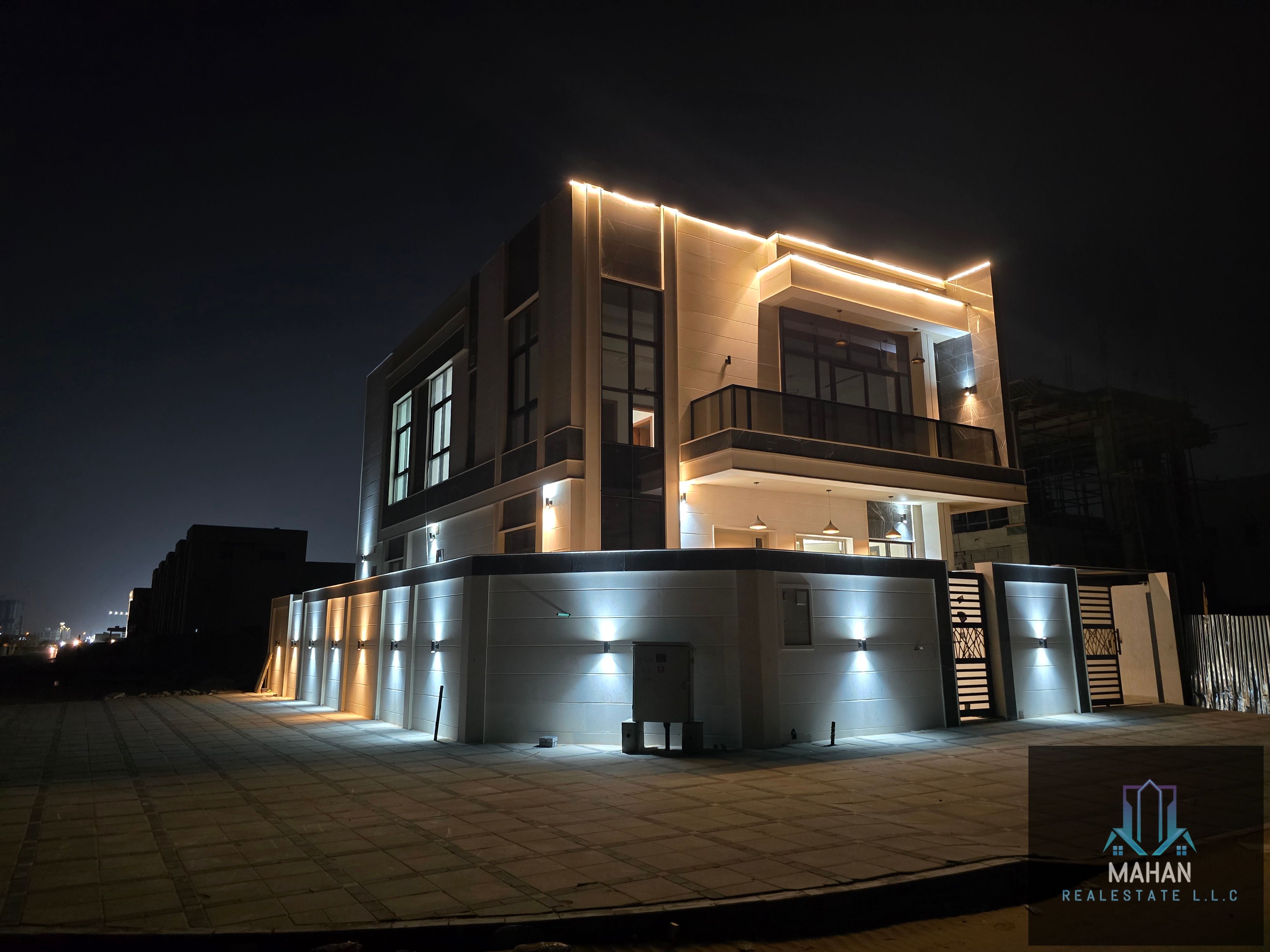 Modern villa corner 5 bedroom good location
