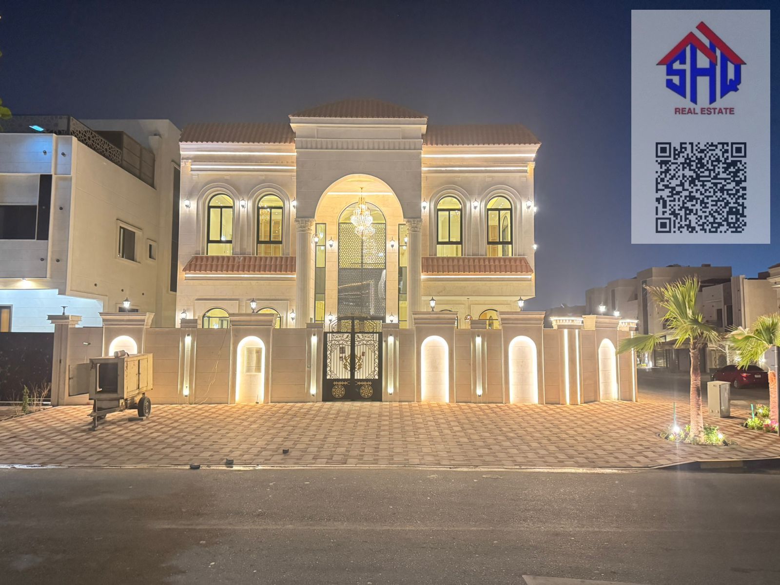 For sale, a corner villa on two streets, super deluxe finishing, five master bedrooms, a living room, two halls, and a maid's room.