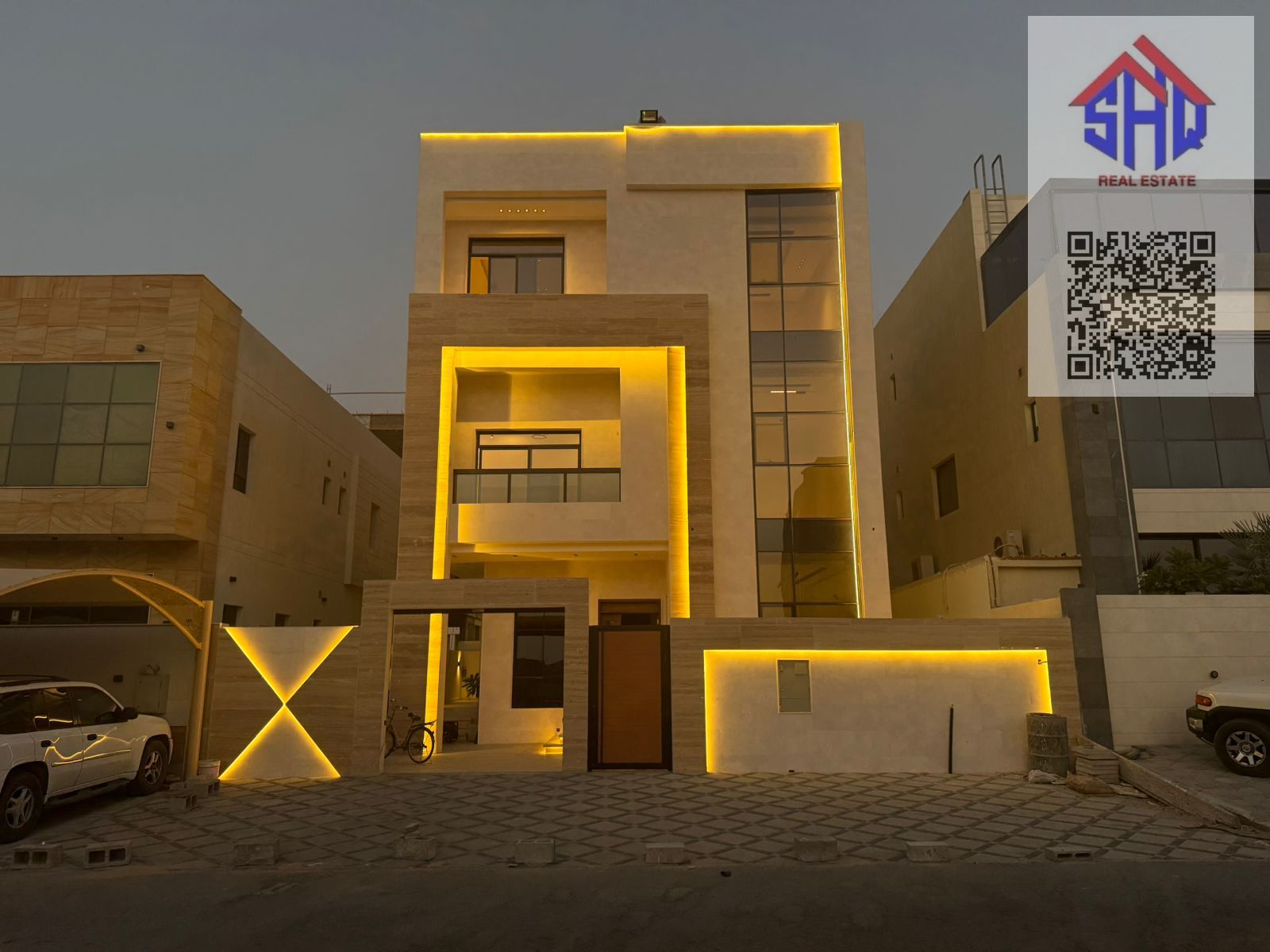 For sale, a two-story villa with a roof, including water, electricity, and air conditioning, 7 master bedrooms, a living room, and a maid's room