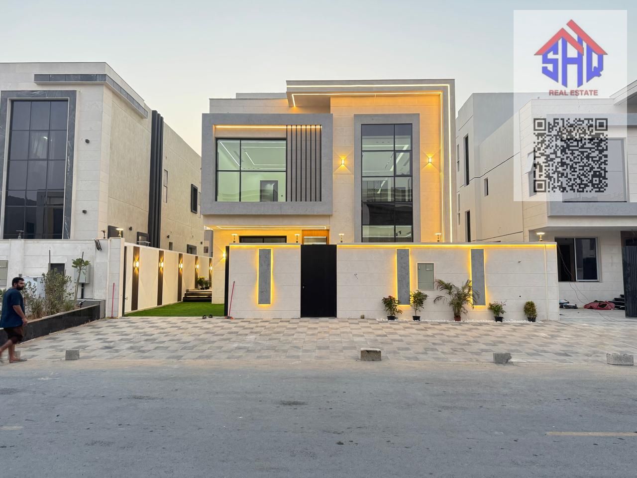 For sale, a two-story villa with a roof, including registration fees, five master bedrooms, a living room, and a maid's room.
