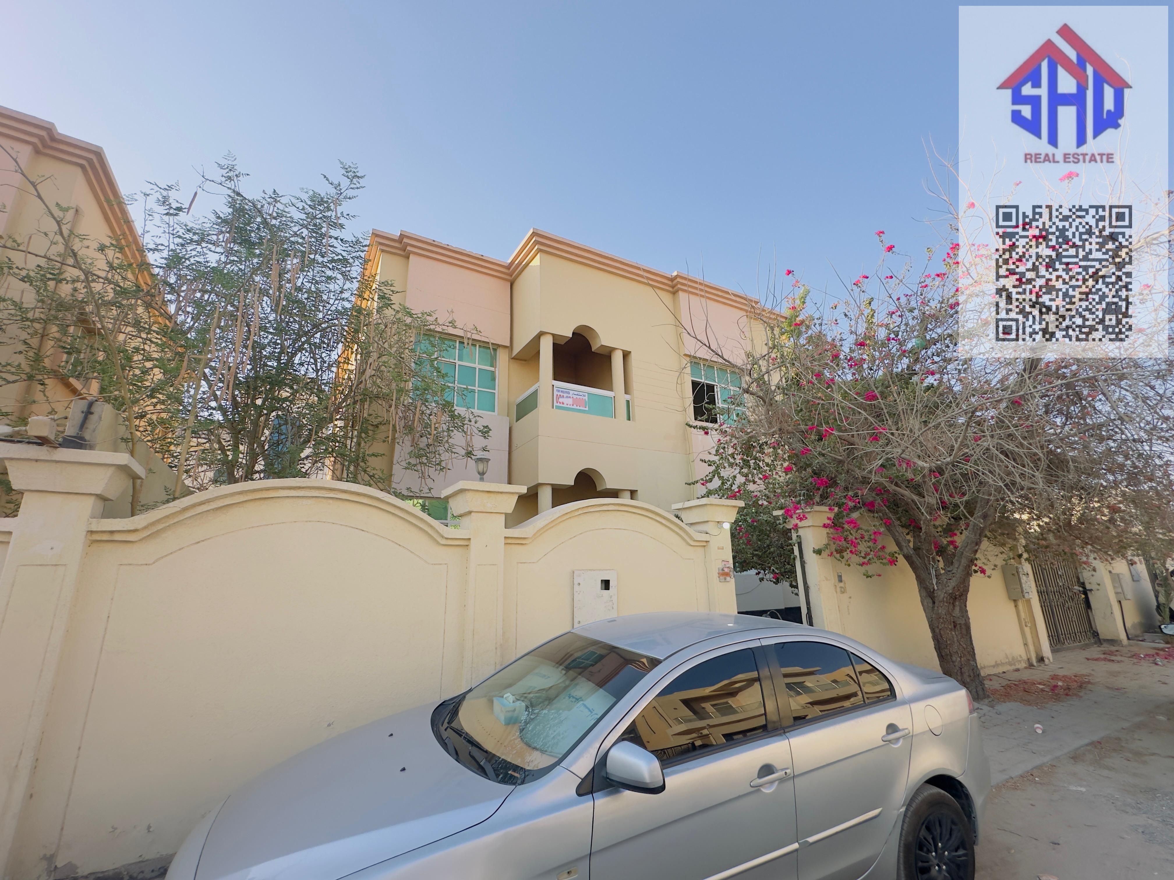 For sale, a villa with water, electricity and air conditioning, next to a mosque and close to all services, 6 rooms, a living room and a hall
