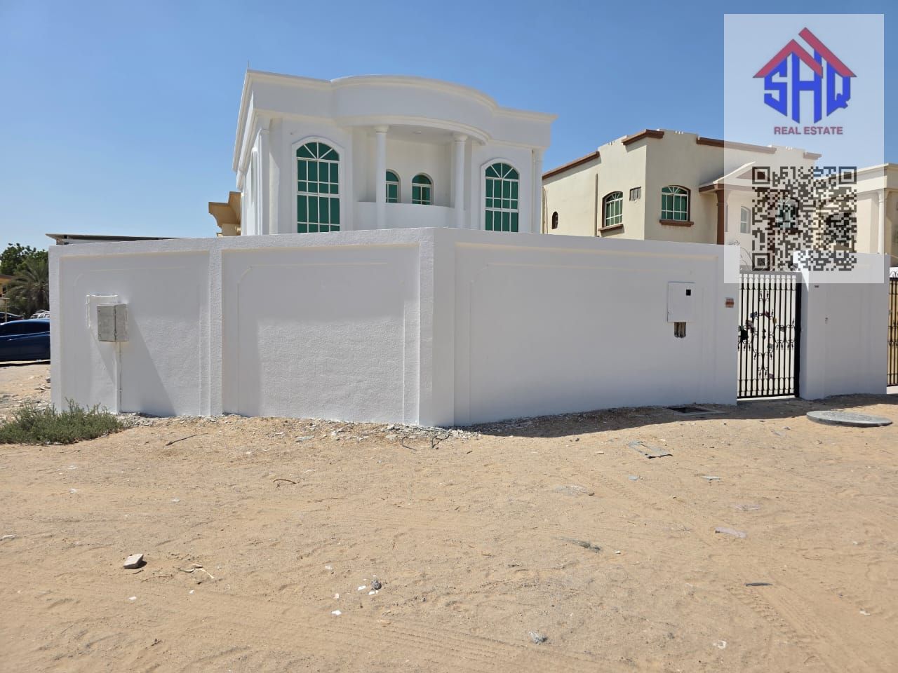 For rent, a corner villa on the corner of two streets, five rooms, a living room, a maid's room
