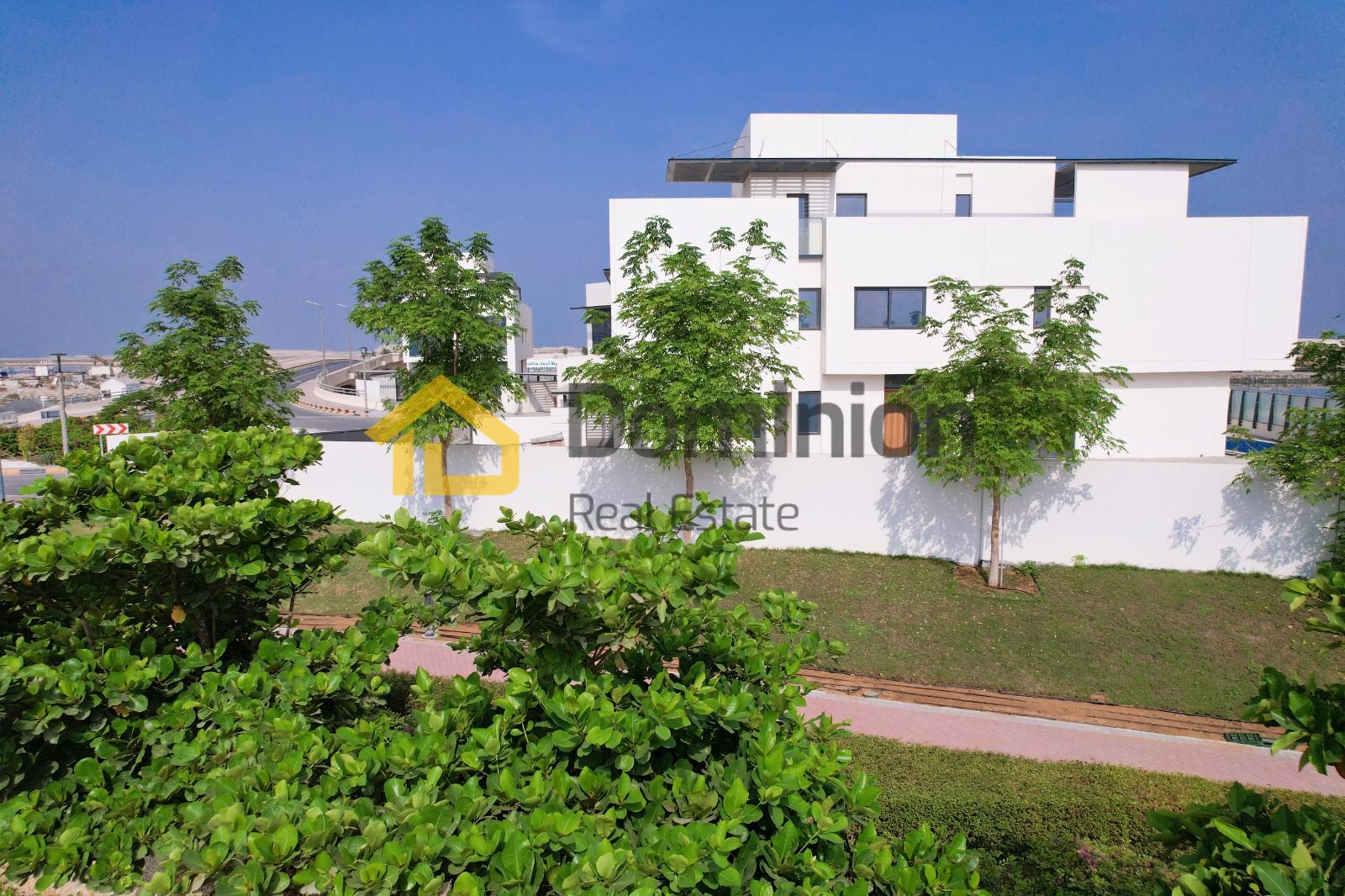 WATERFRONT COMMUNITY l LUXURY LIVING l FreeHold