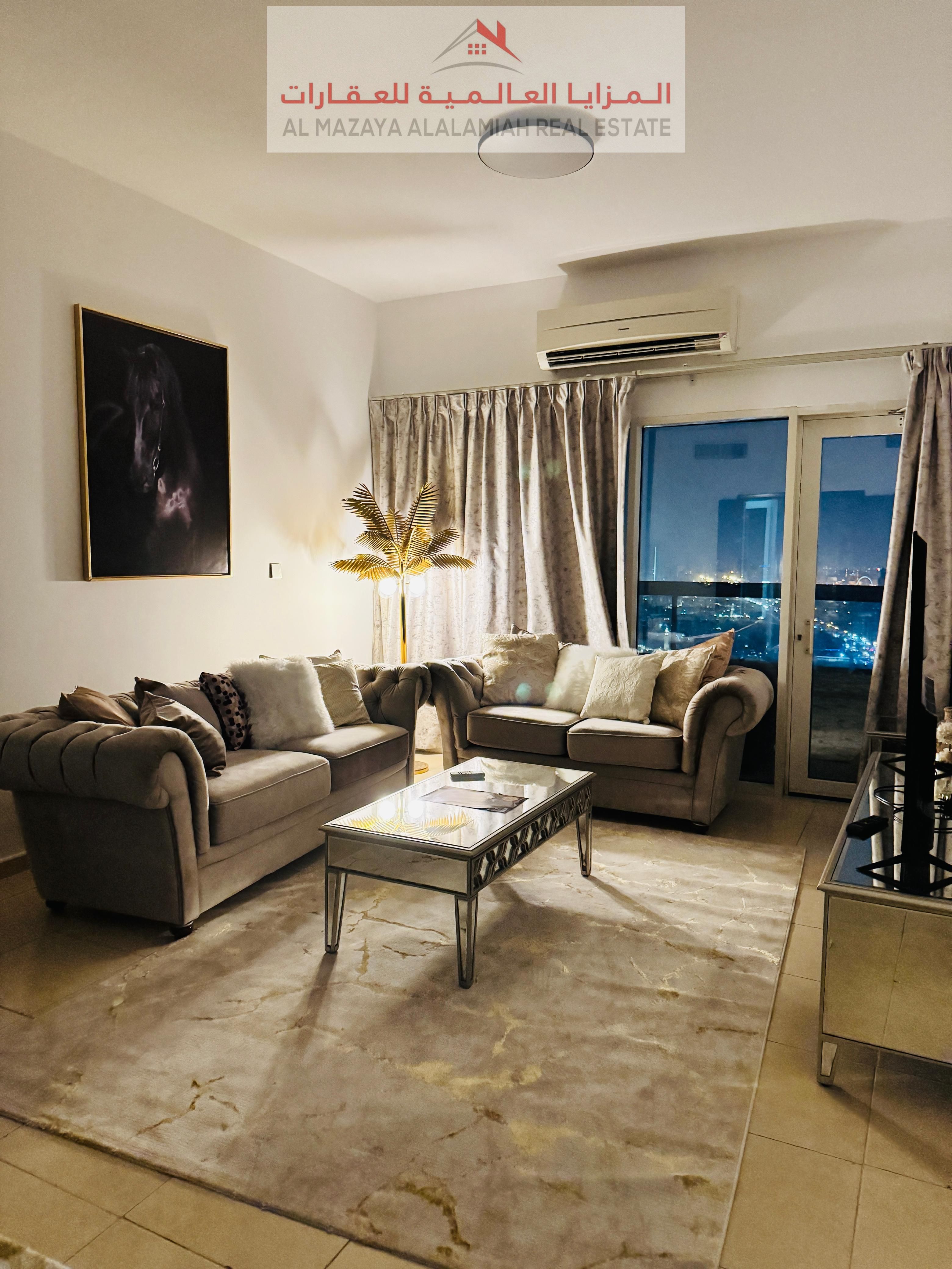 For rent monthly - 3-room apartment - spacious hall - 2 balconies - Sea View - 3 bathrooms, furnished, super deluxe - Sharjah - bills included