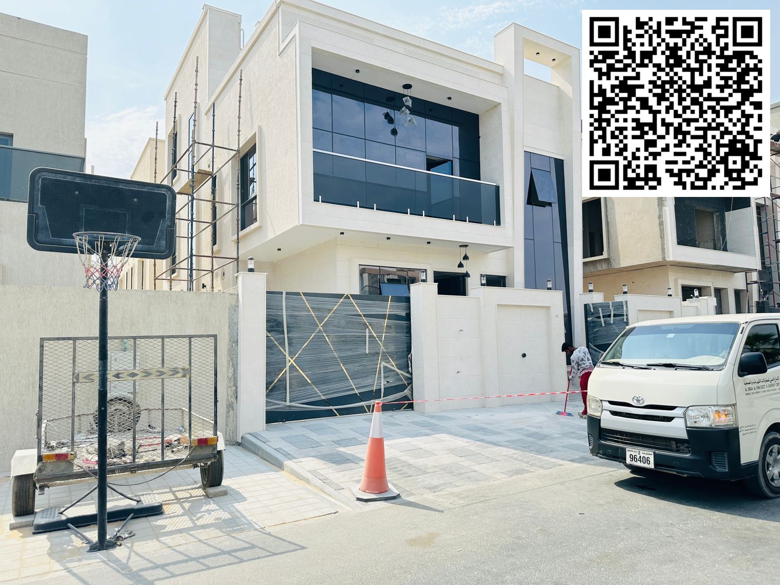 Luxury villa for sale in Al Zahia - Ajman Number of floors: Ground + First + Roof Number of rooms: 7 bedrooms