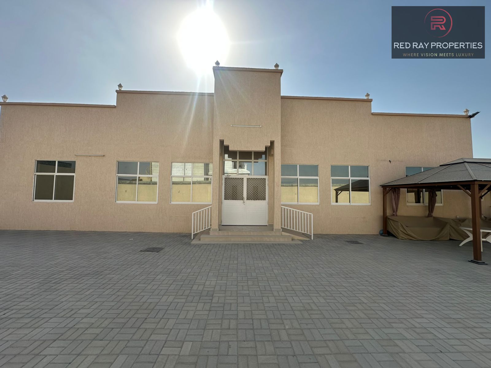 stuning 2 master BHK +maid for rent in al old riffa