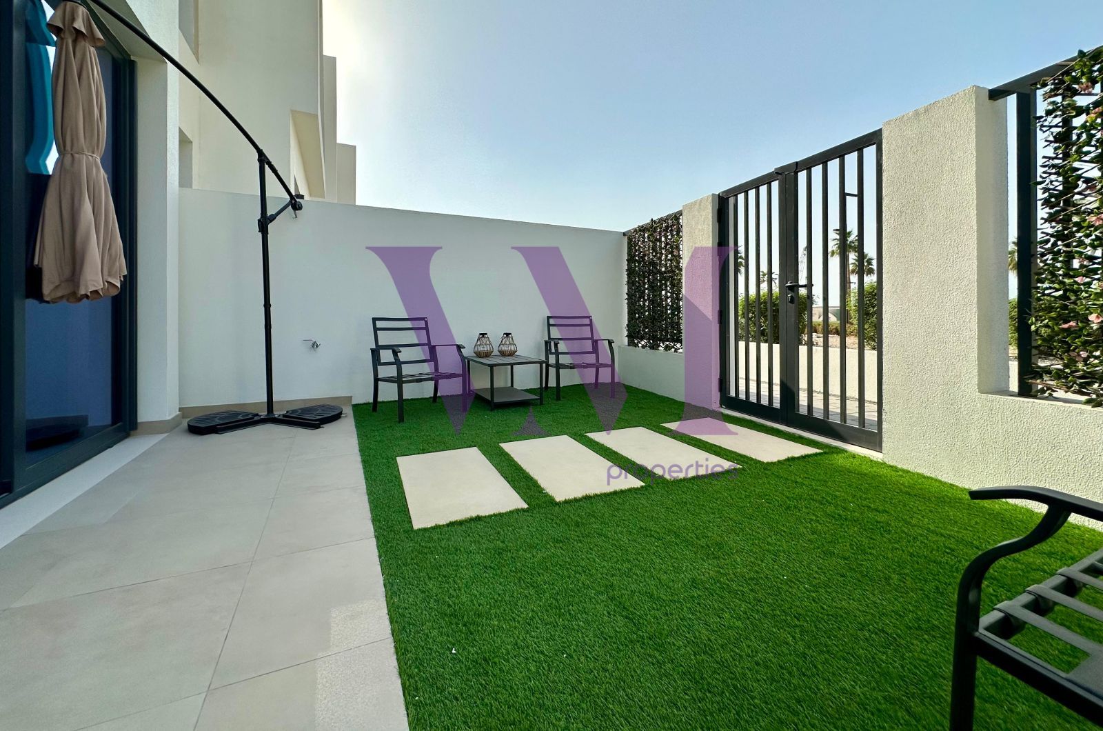 2Bd+M | Fully Furnished Townhouse
