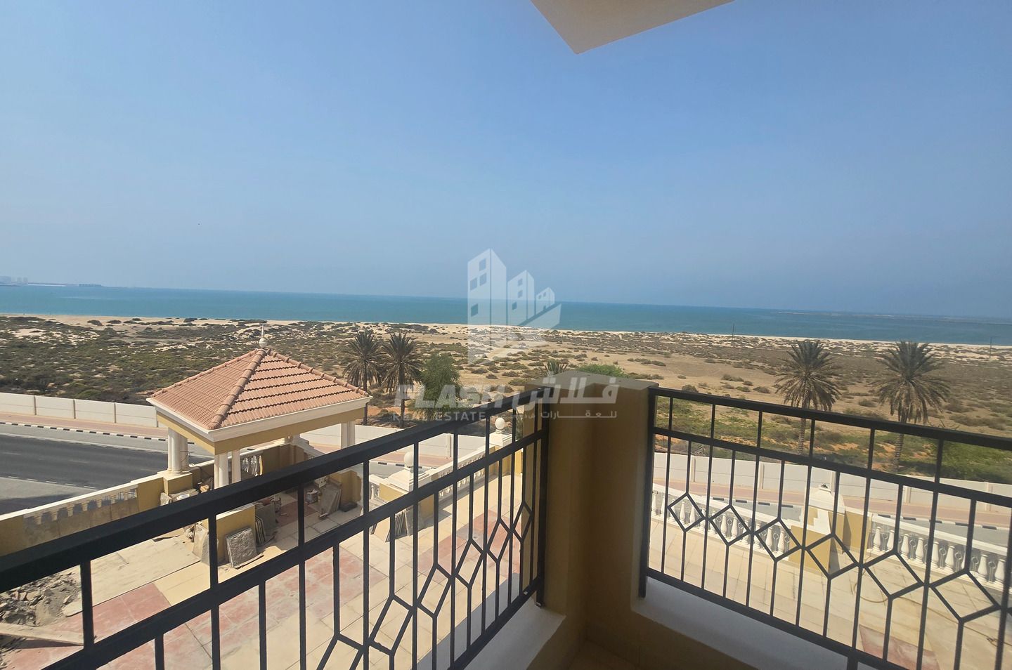 Beautiful Sea VIew| Amazing Community| Beachfront property