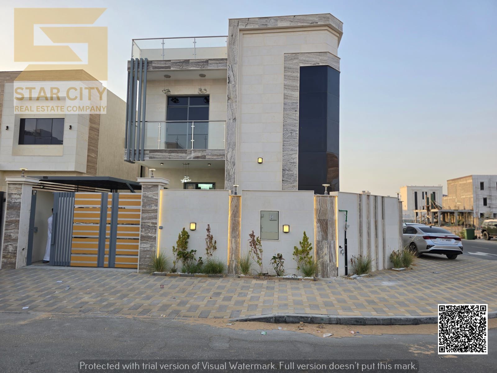 Amazing deal 5 master bedrooms with built-in closets on 2 levels