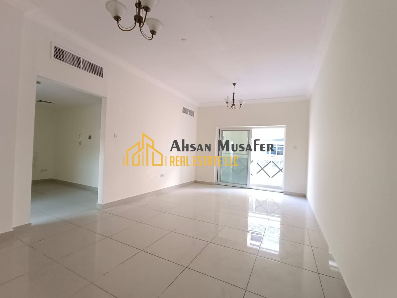 ((NO COMMISSION)) 3BHK APARTMENT WITH 3WASHROOMS MAID ROOM ALSO HAVE \\NEAT AND CLEAN APARTMENT\\ NEAR MADINA MARKET MUWAILEH SHARJAH