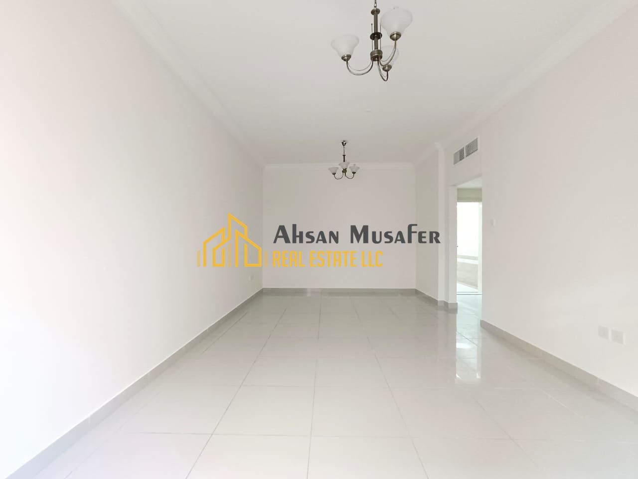 ((NO COMMISSION)) 3BHK APARTMENT WITH 3WASHROOMS MAID ROOM ALSO HAVE \\NEAT AND CLEAN APARTMENT\\ NEAR MADINA MARKET MUWAILEH SHARJAH