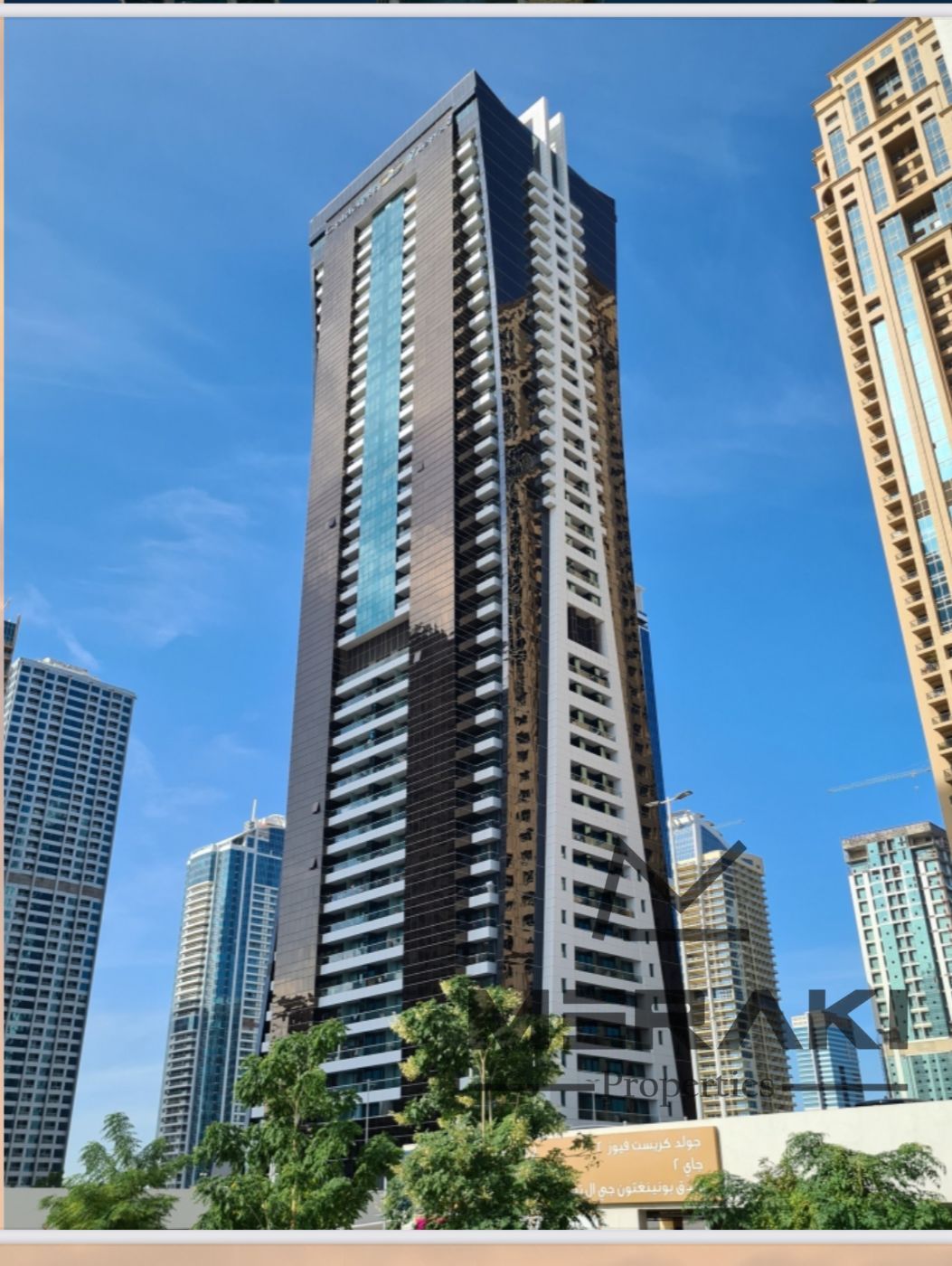 Two bedrooms and a living room at a very special price in the Gold Crest project, also with a fully open view of Sheikh Mohammed bin Zayed Street.