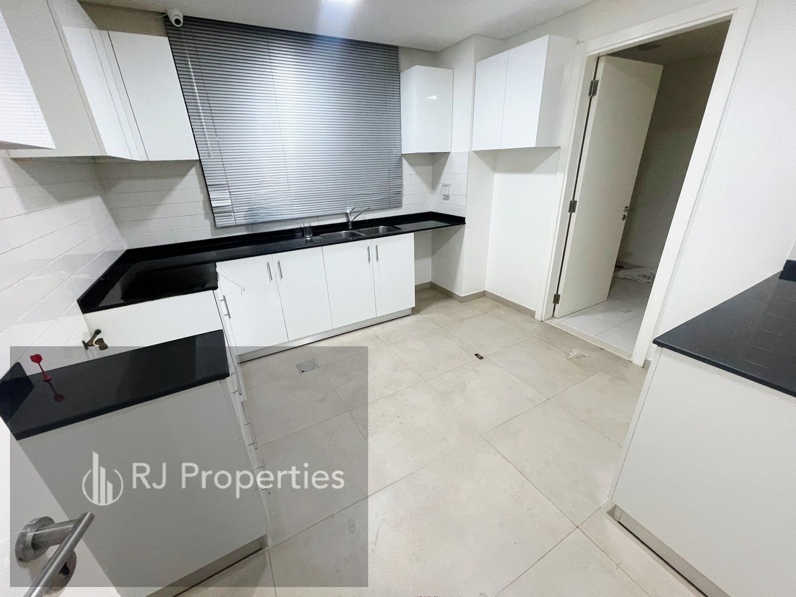 Luxury Huje Spacious Villa Affordable Price With Wardrobe