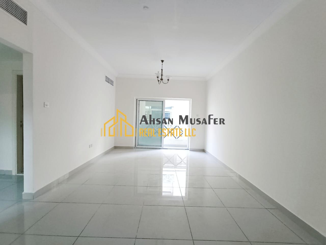 ((NO COMMISSION)) 3BHK APARTMENT WITH 3WASHROOMS MAID ROOM ALSO HAVE \\NEAT AND CLEAN APARTMENT\\ NEAR MADINA MARKET MUWAILEH SHARJAH