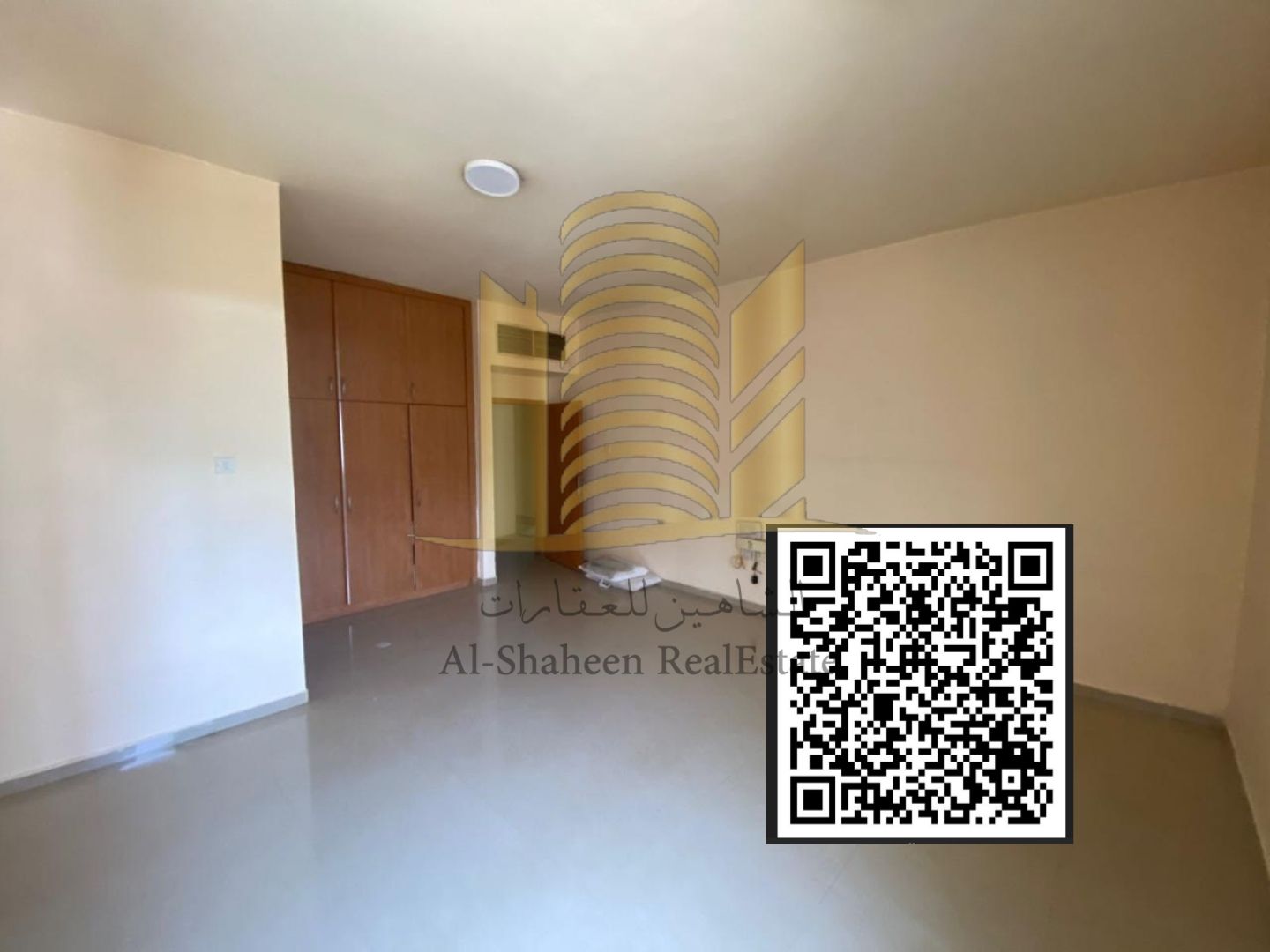 Two-bedroom apartment for rent in Ajman, King Faisal Street. Large area. 3 bathrooms with balcony. Fully maintained. Central air conditioning. Very clean building. Open views. The building is in a very prime location. Very close to the Dubai and Sharjah e
