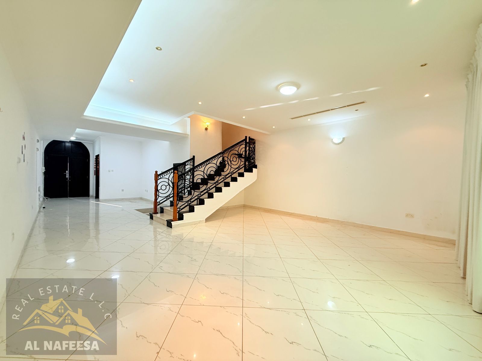 Spacious 4 Bedroom Villa | Private Entrance | Near City Center