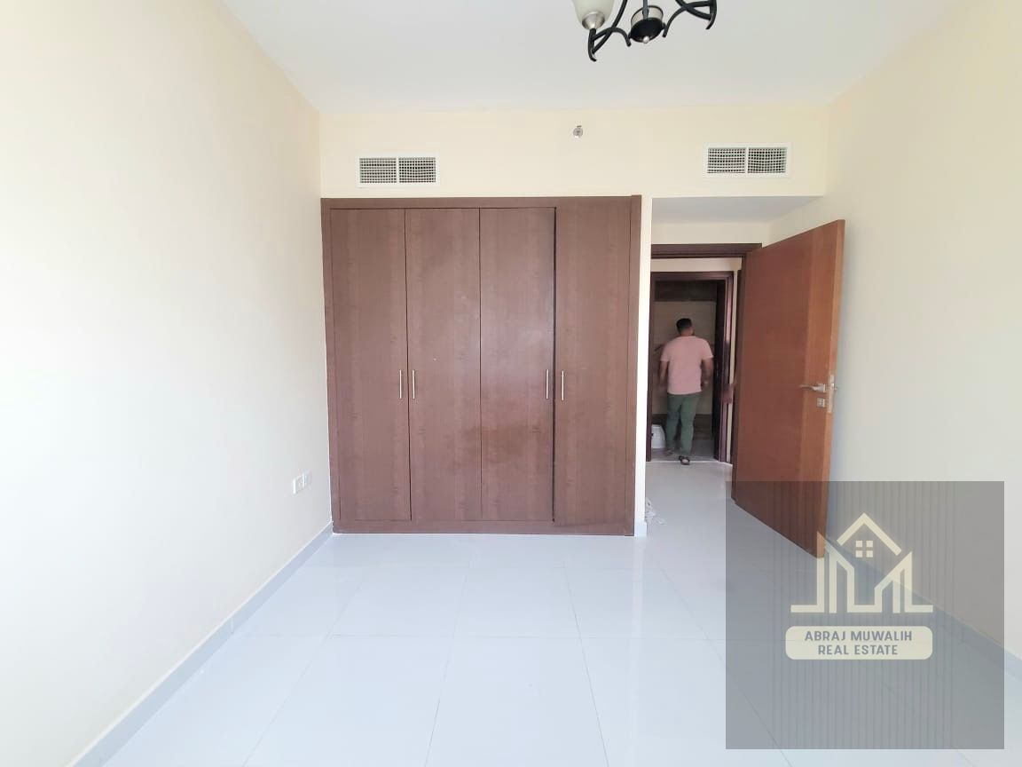 12 CHECK PAYMENT // READY TO MOVE // WITH PARKING // BULD WARDROBE // CLOSE TO NEW MUWALIEHA PARK