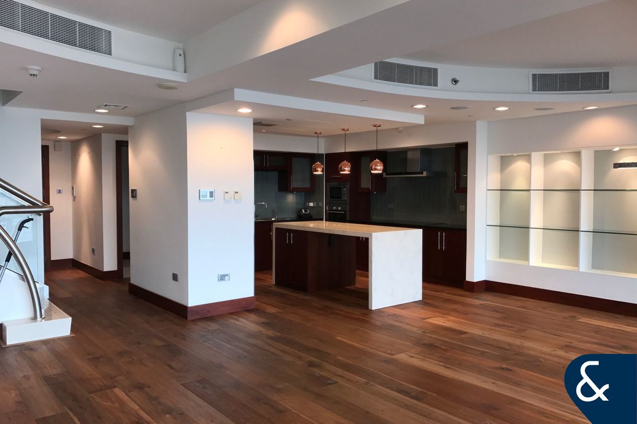 Upgraded | 2bed+Maid | Vacant-On-Transfer