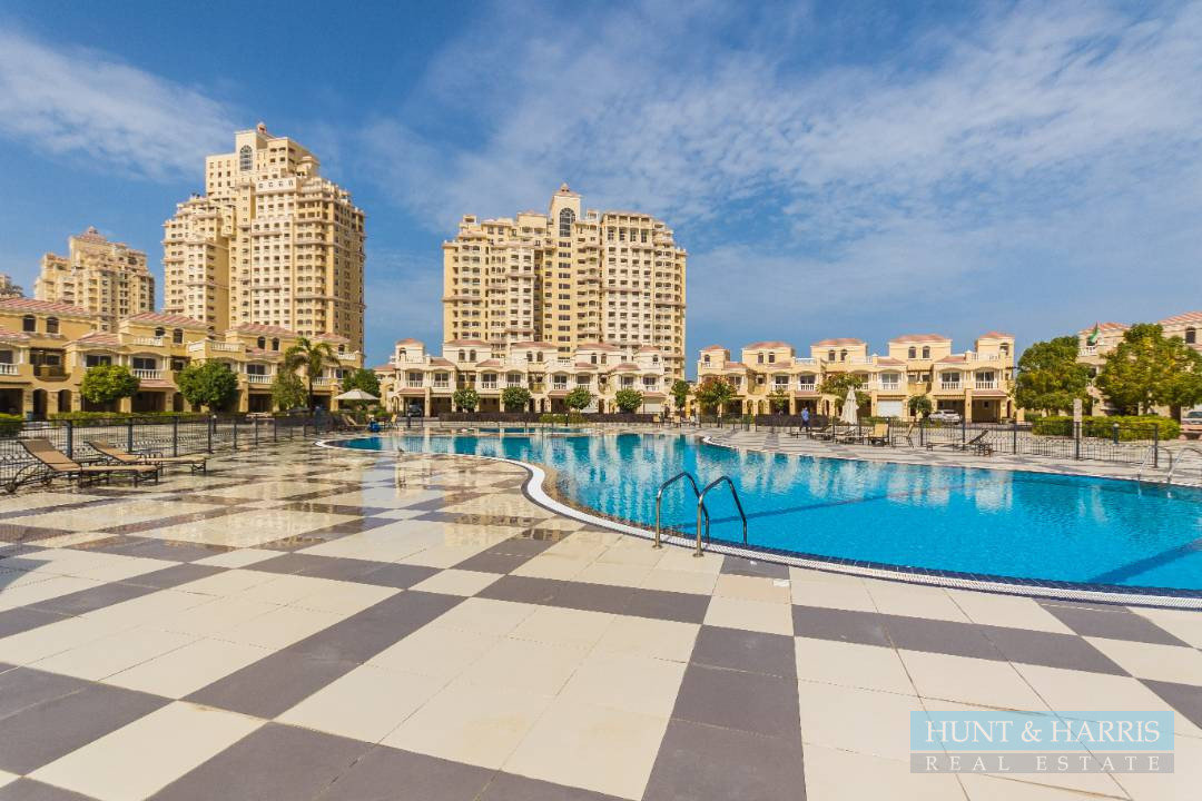 2 bedroom Townhouse for rent - Al Hamra Village - Pool View