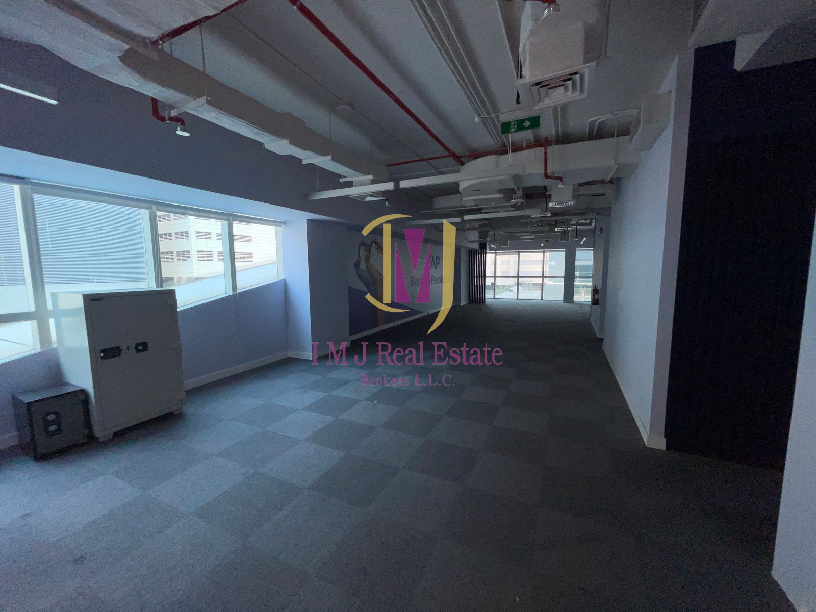 Office/Unfurnished/Huge Layout/4 Parking Slot